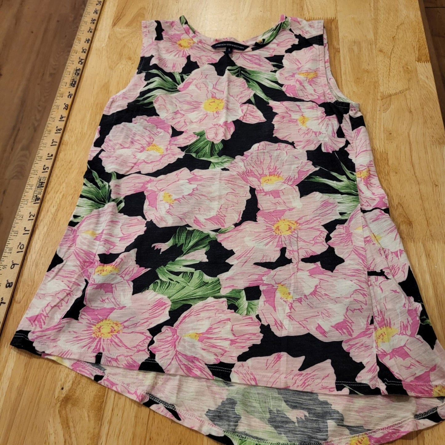 Floral French Connection pink & black T-shirt small 16"  pit to pit 23" long