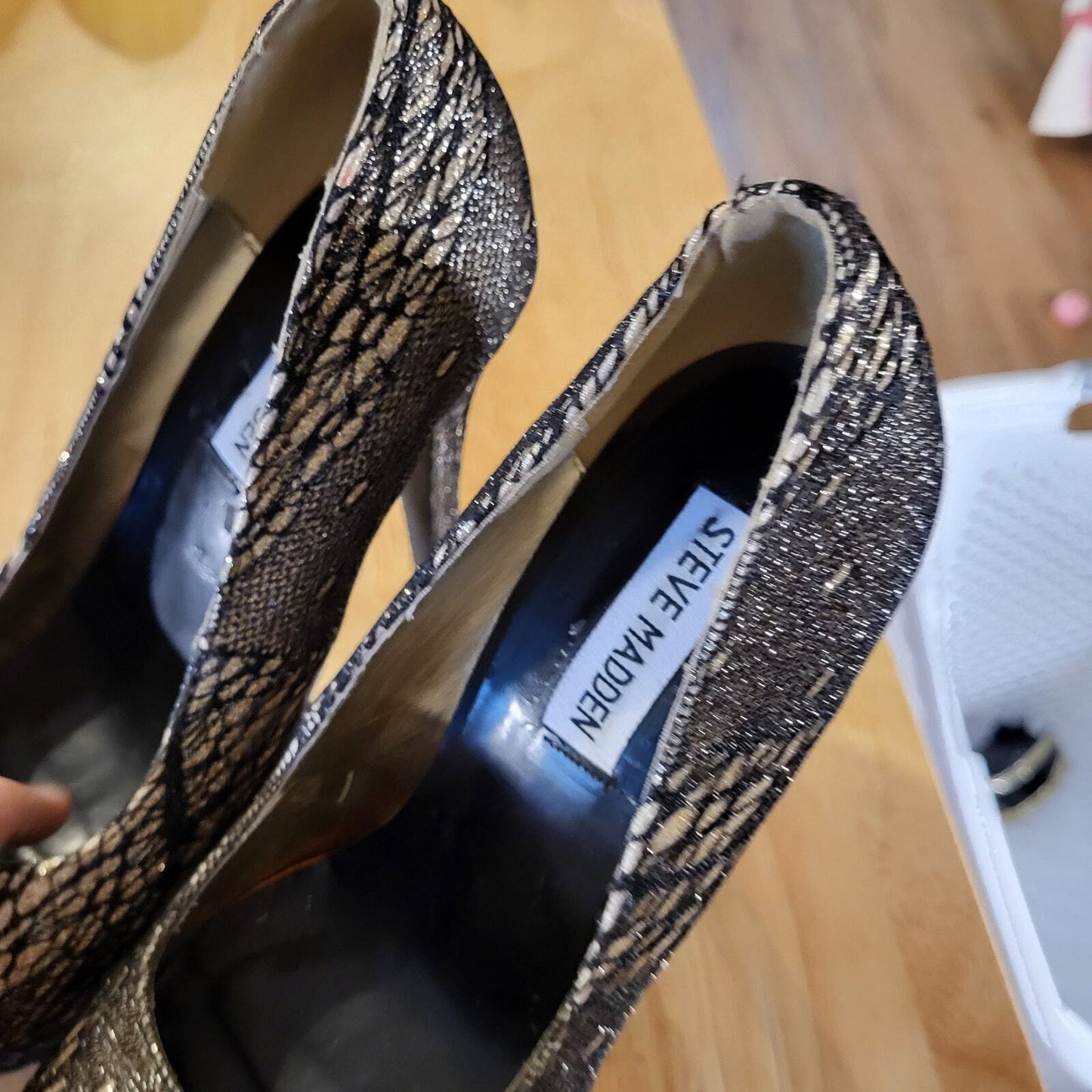 Steve Madden Gold Black Lace Platform Round Toe Heel Size 6