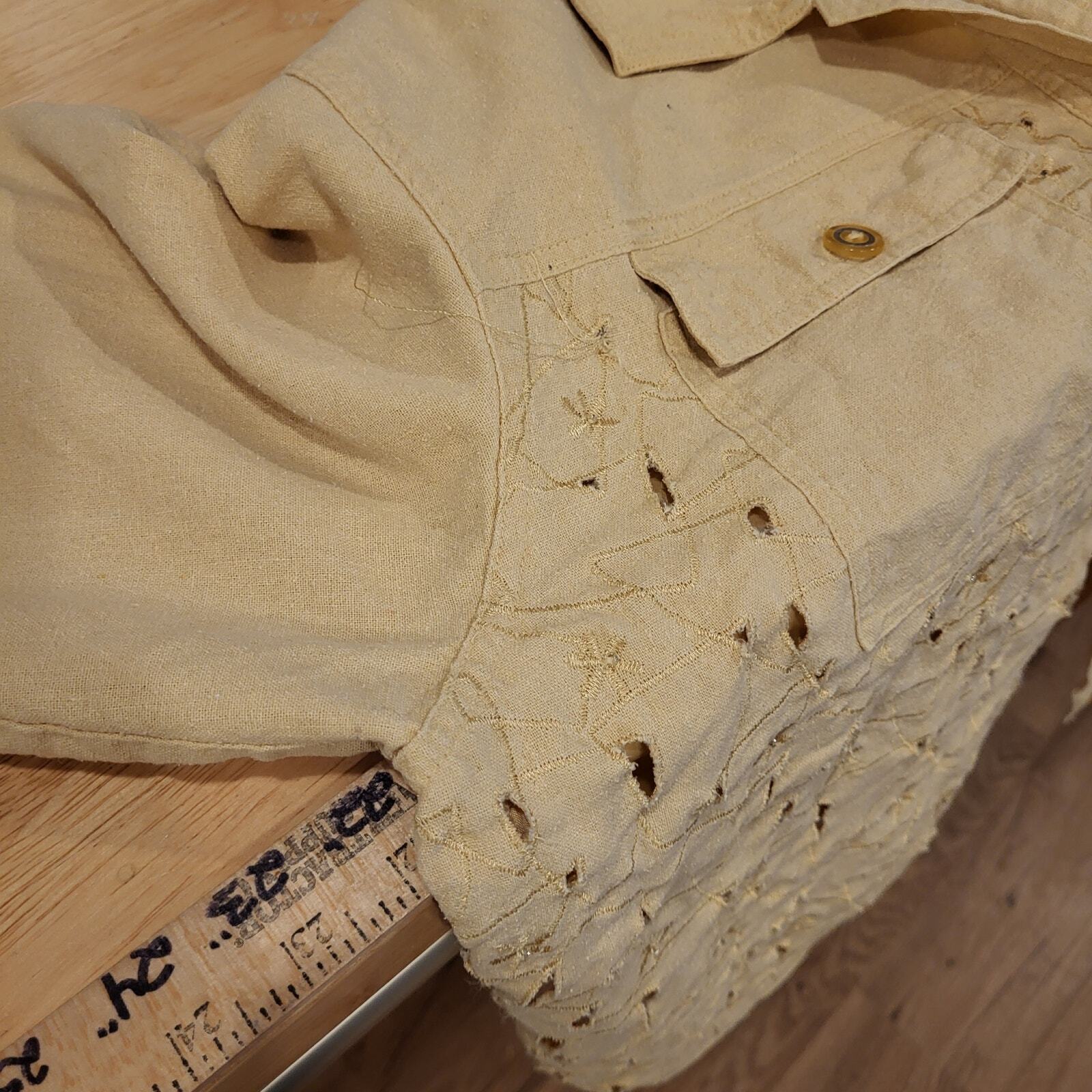 220 Hickory Raw Silk Pastel Yellow Cutout Floral Lined Button Collar 22" P2P