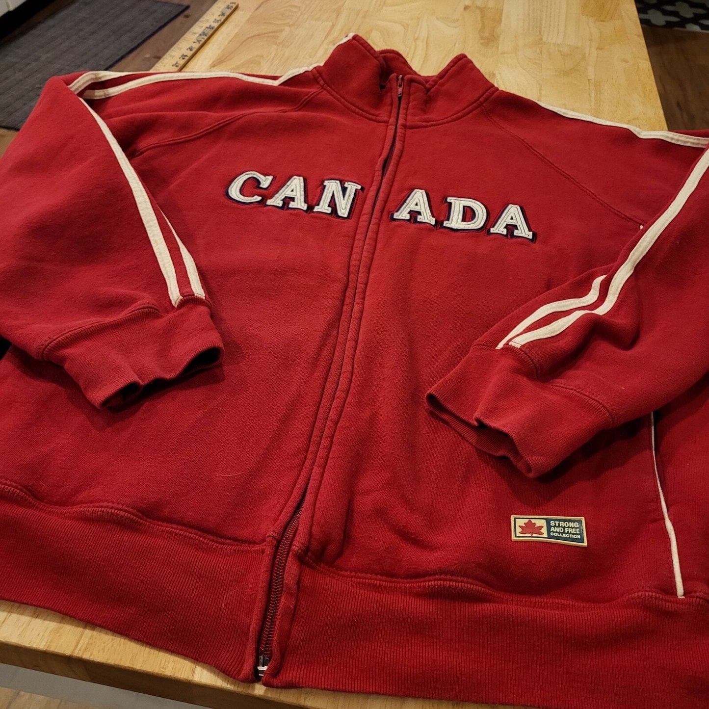 Red Strong and Free Full Zip Canada Sweatshirt Stripe Sleeves XL 25" P2P