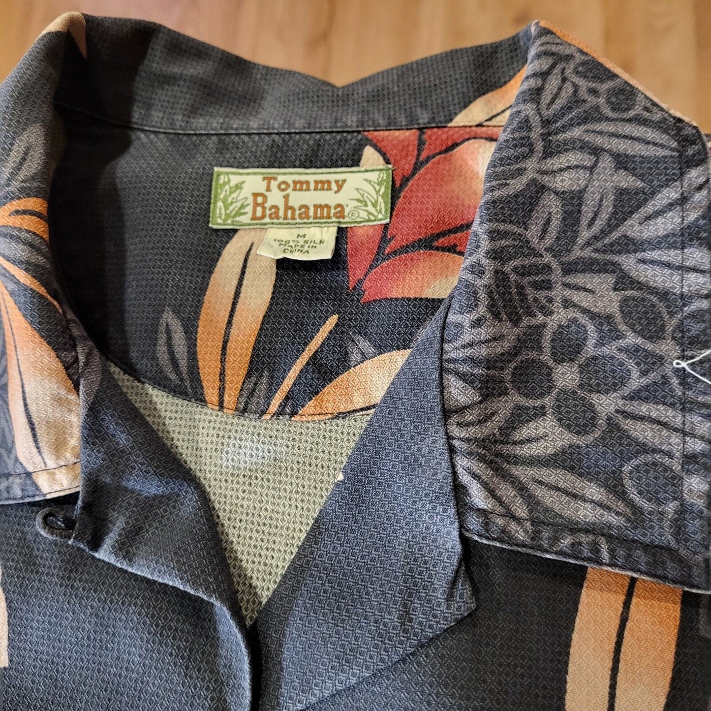 Tommy Bahama 100% silk Hawaiian pink charcoal Floral tie straight collard set