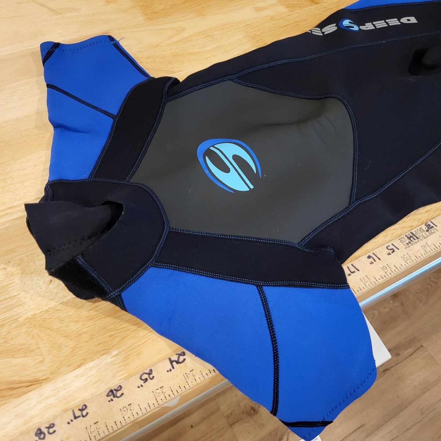 Childs Deep Sea Blue & Black Short Wet Suit 12" Pit 2 Pit 24" Shoulder to Hem