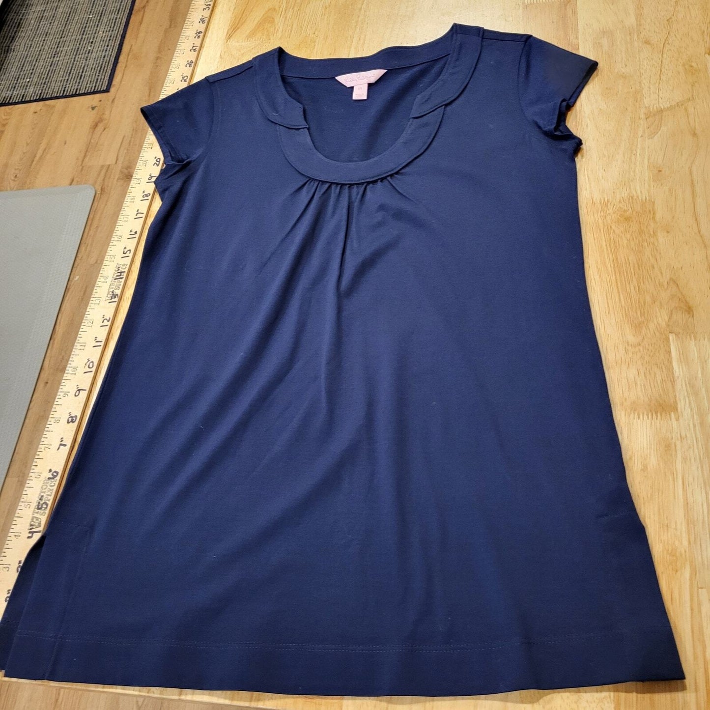 Lilly Pulitzer Navy Blue T-shirt Neck Detail Small 100% Cotton 
