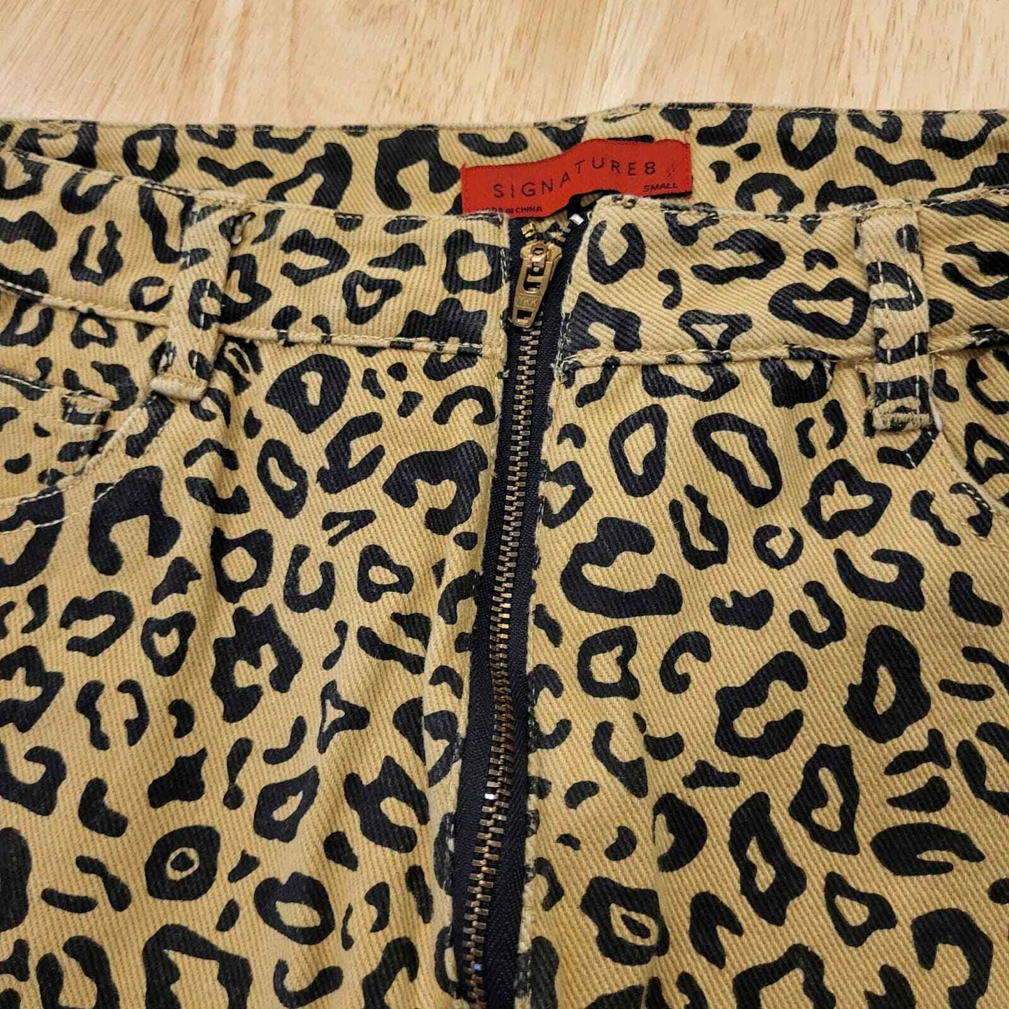 Signature 8 size small brown leopard print denim mini skirt exposed zipper