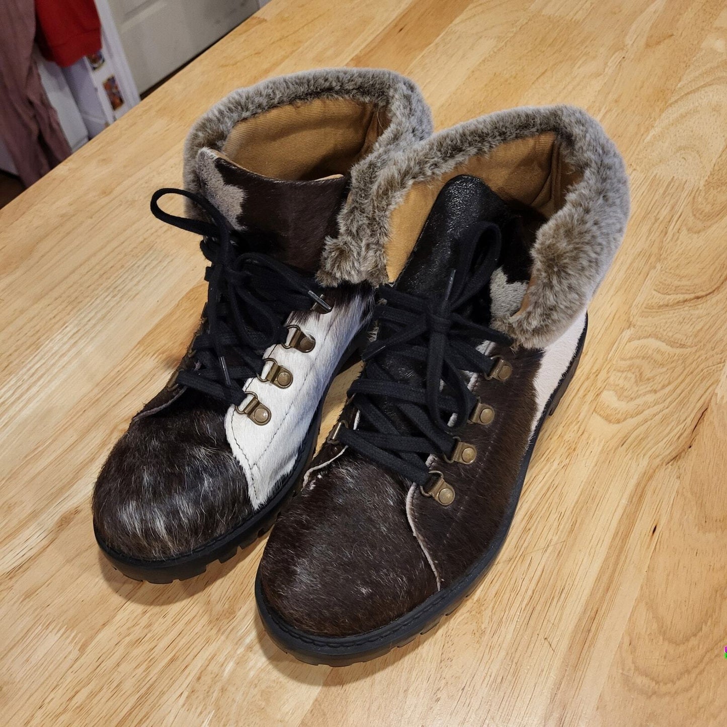Myra Beaver Boots Hairon Cowhide Leather Fur Cuff Lace Up Rugged Sole 9