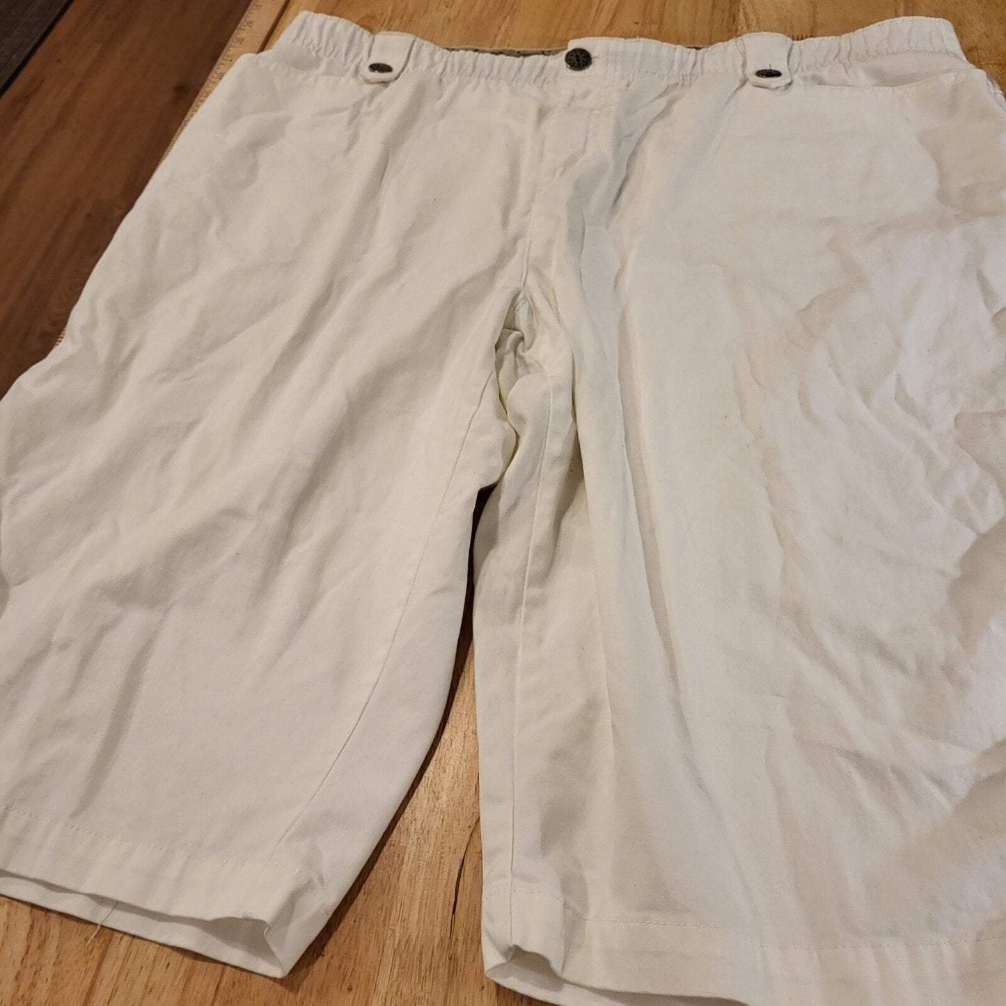 C. J. Banks Comfort Waist 20W White Bermuda Shorts Long 25" Length 40" Waist