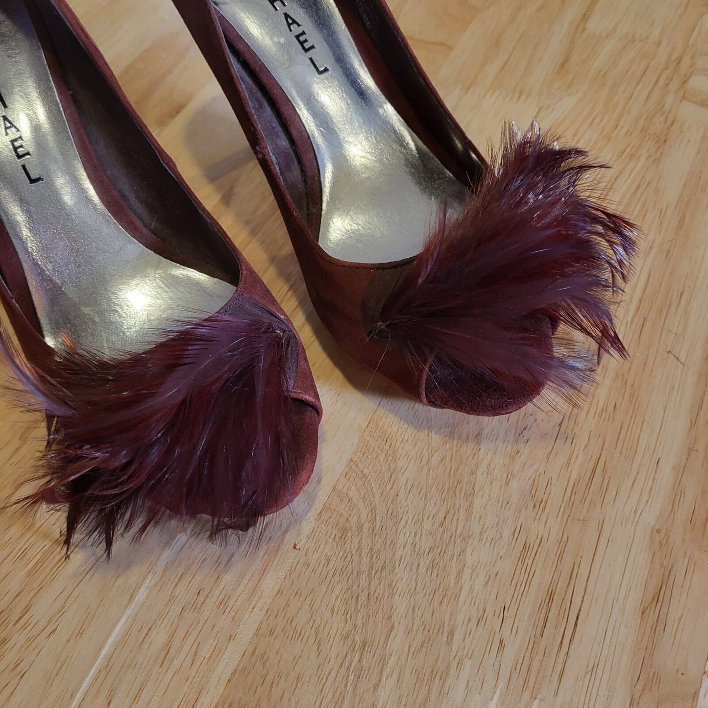 Michael Burgundy Pumps Feather Toe Size 7.5 