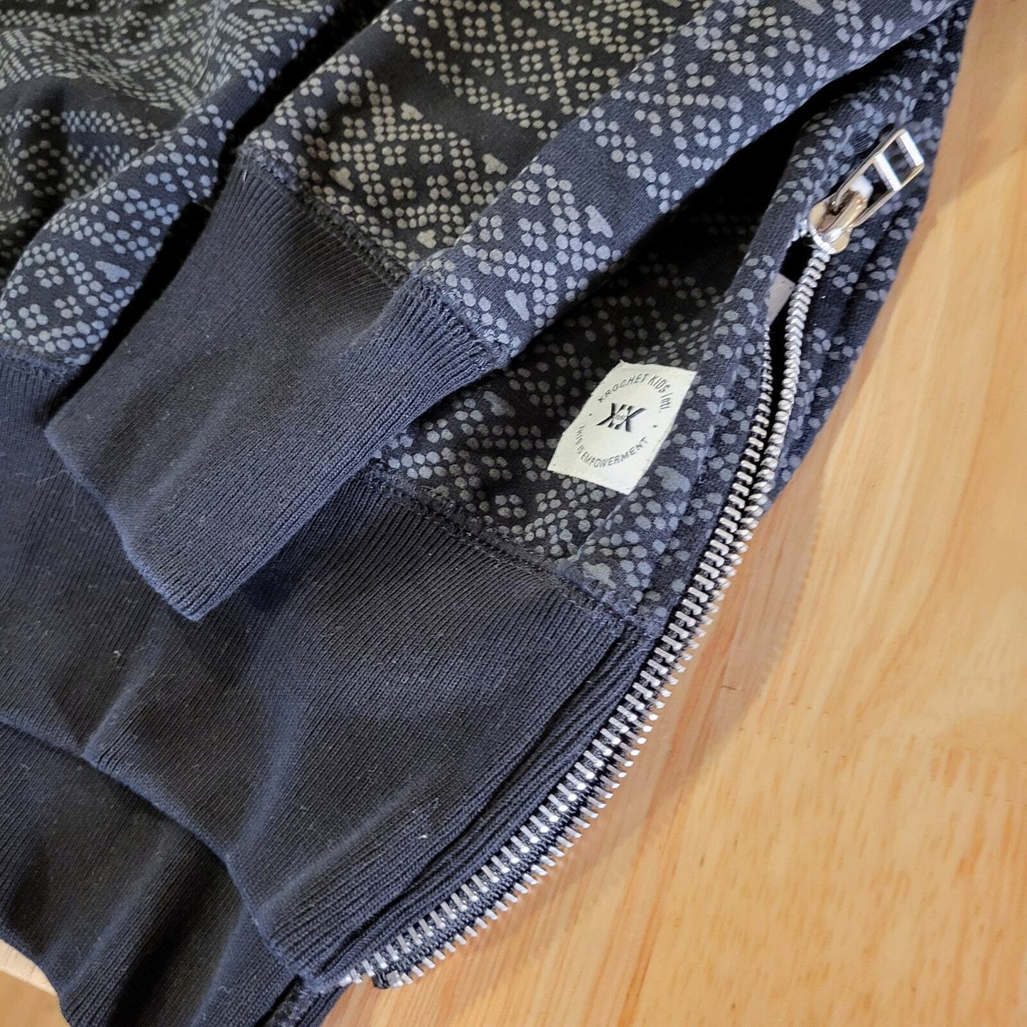 KK International Perú Sweatshirt Zipper Detail Medium Black Screen Printed 