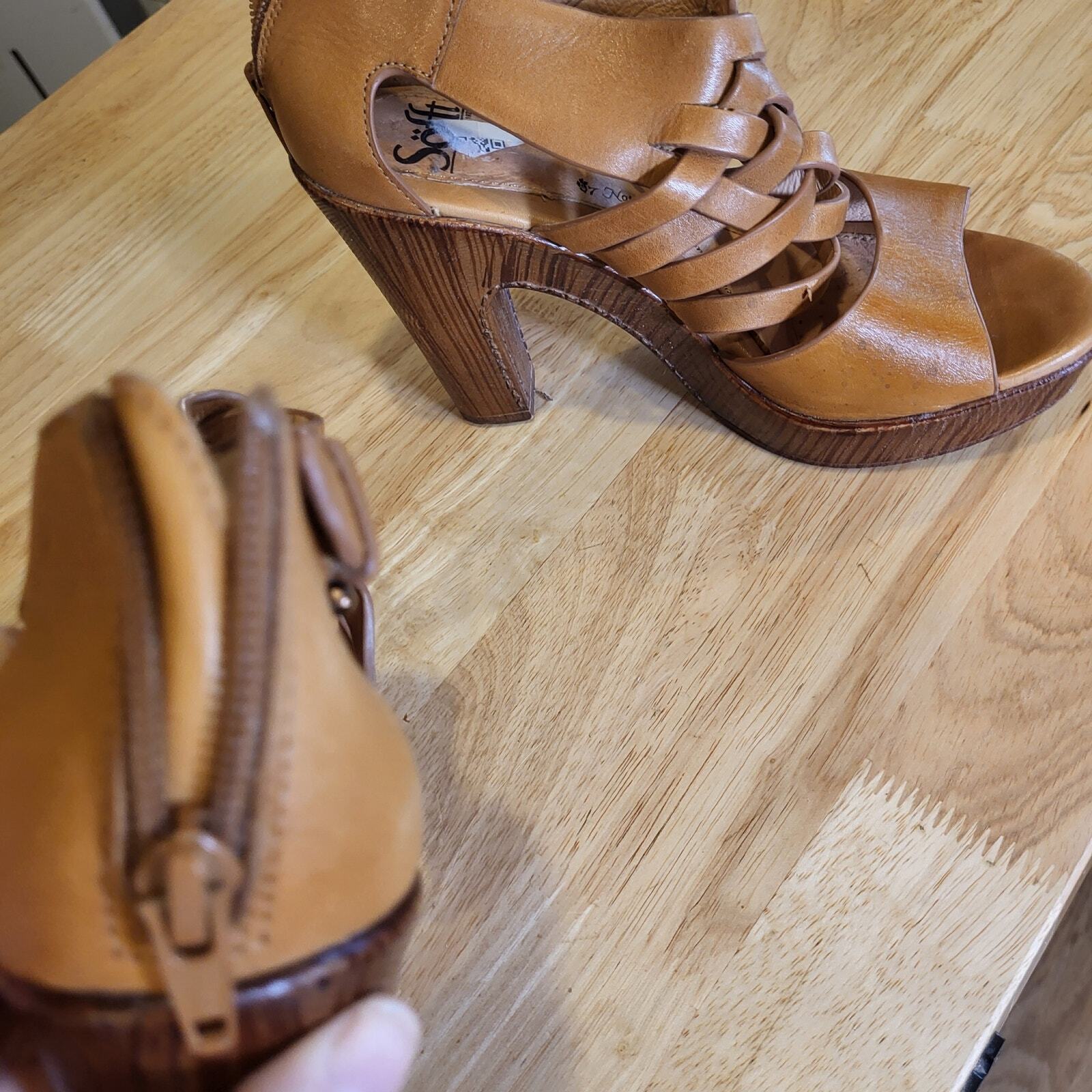 Sofft Beige Strappy Leather Platform Heel 7.5 