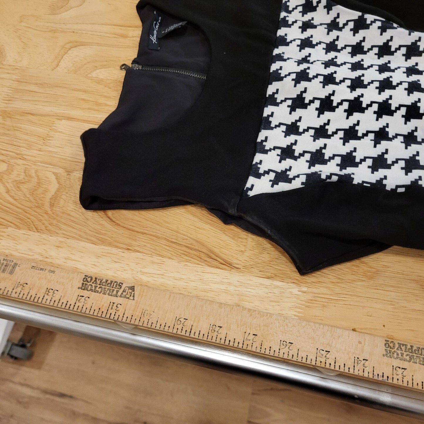 Kenneth Cole Size 0 Houndstooth Black Bodycon Knee Length Sleeveless Knit
