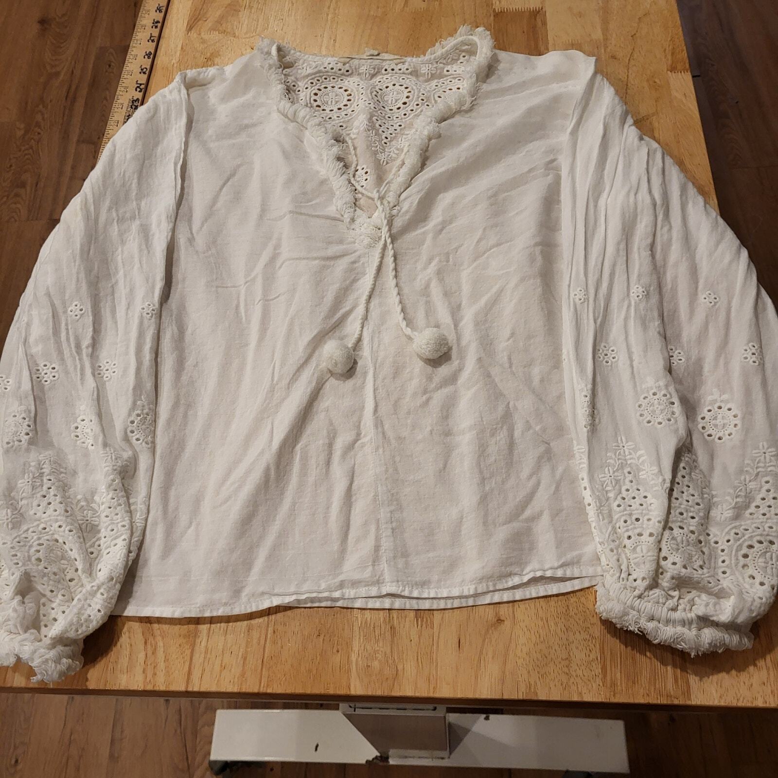 Vanilla Star Size Large Long Elastic Sleeve Eyelet Top V-Neck Cotton Pompom