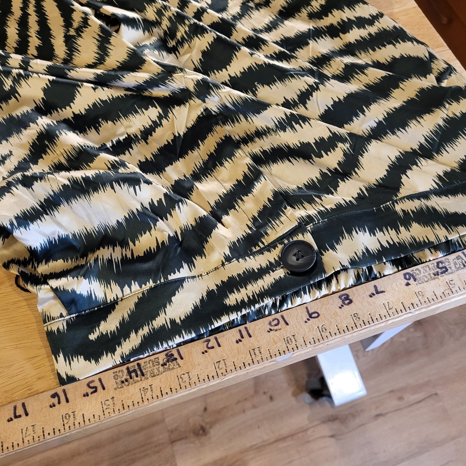 Haute Monde 32" Elastic Waist Wide Leg Zebra Satin Pant Button 43" long 24" wide
