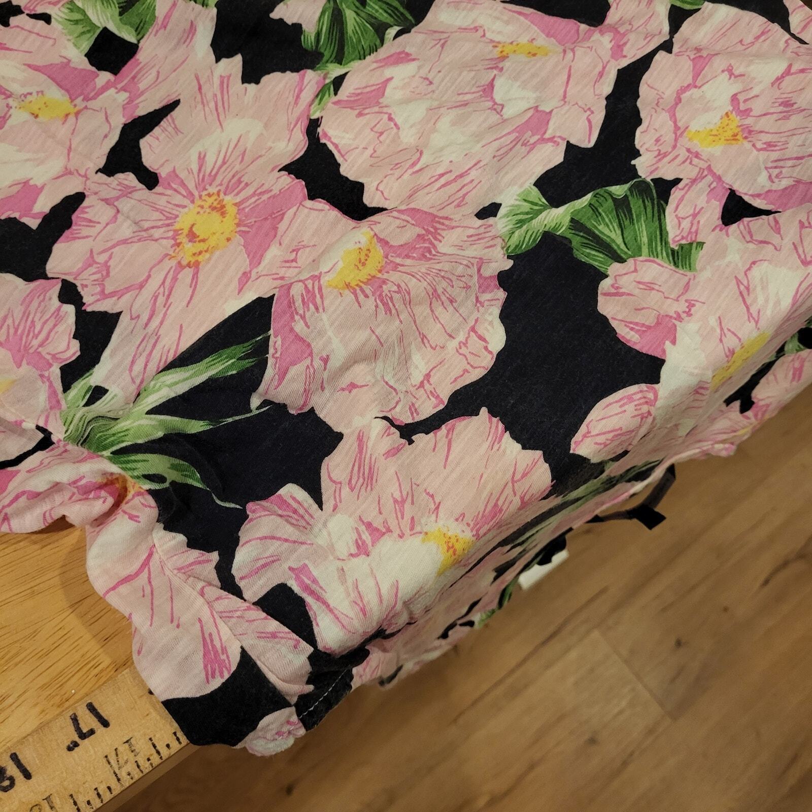 Floral French Connection pink & black T-shirt small 16"  pit to pit 23" long