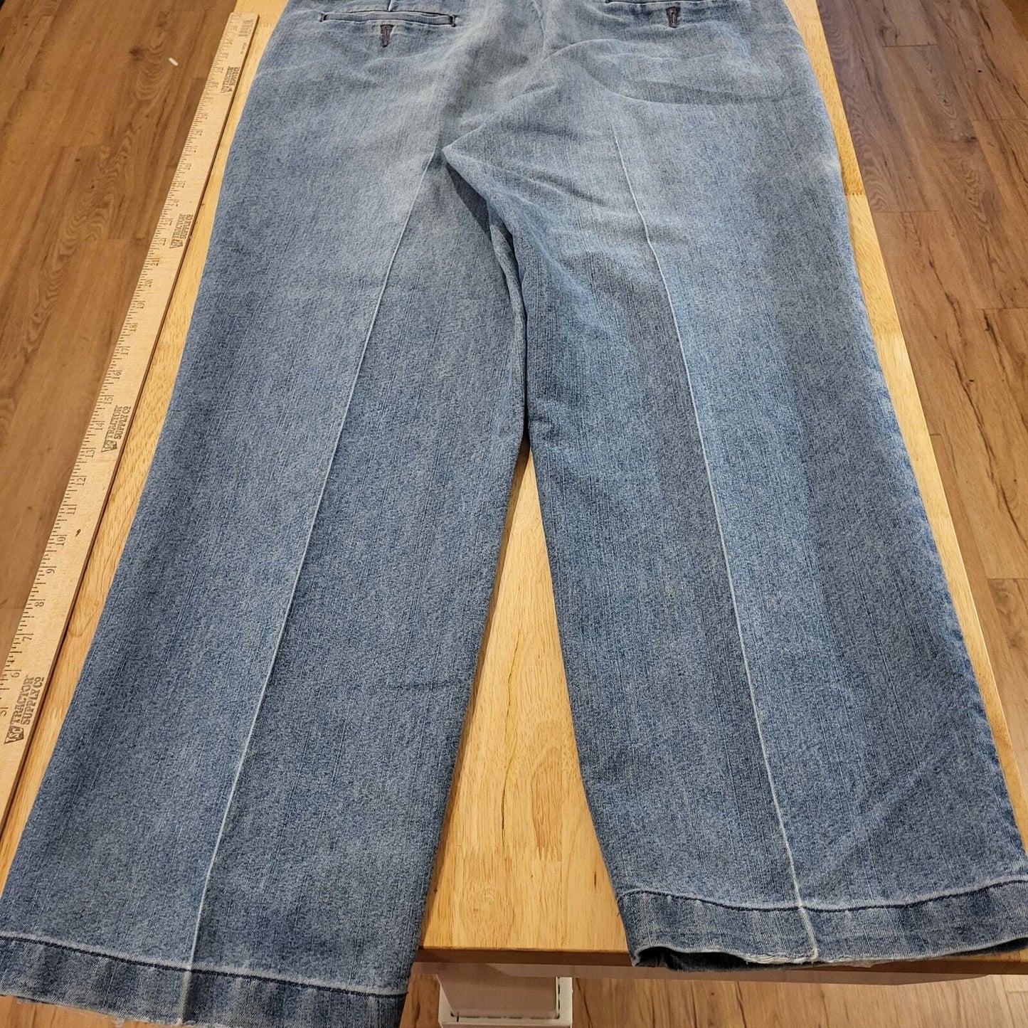 Perfectly Worn Haggar Classic Fit Comfort Waist Jeans 36X30 Cotton Blend