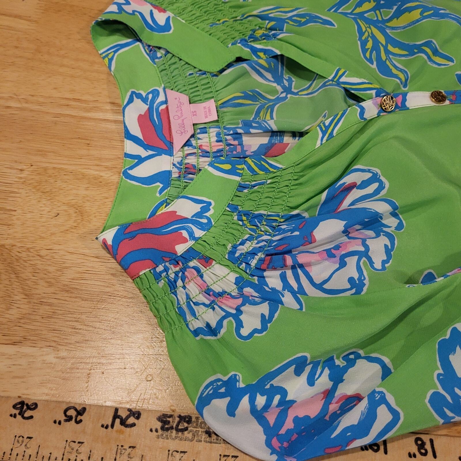 Lilly Pulitzer Green rayon Floral Blouse Long Sleeve gold button gathered neck