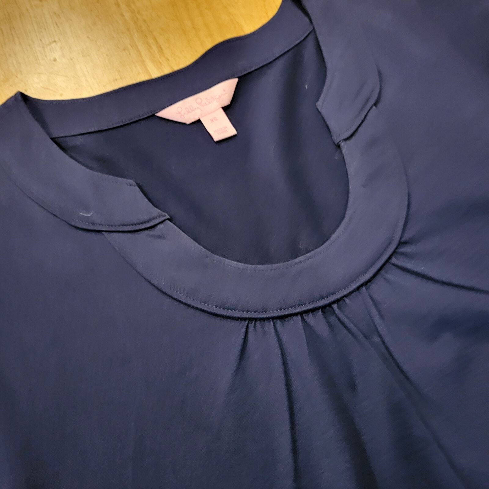 Lilly Pulitzer Navy Blue T-shirt Neck Detail Small 100% Cotton 