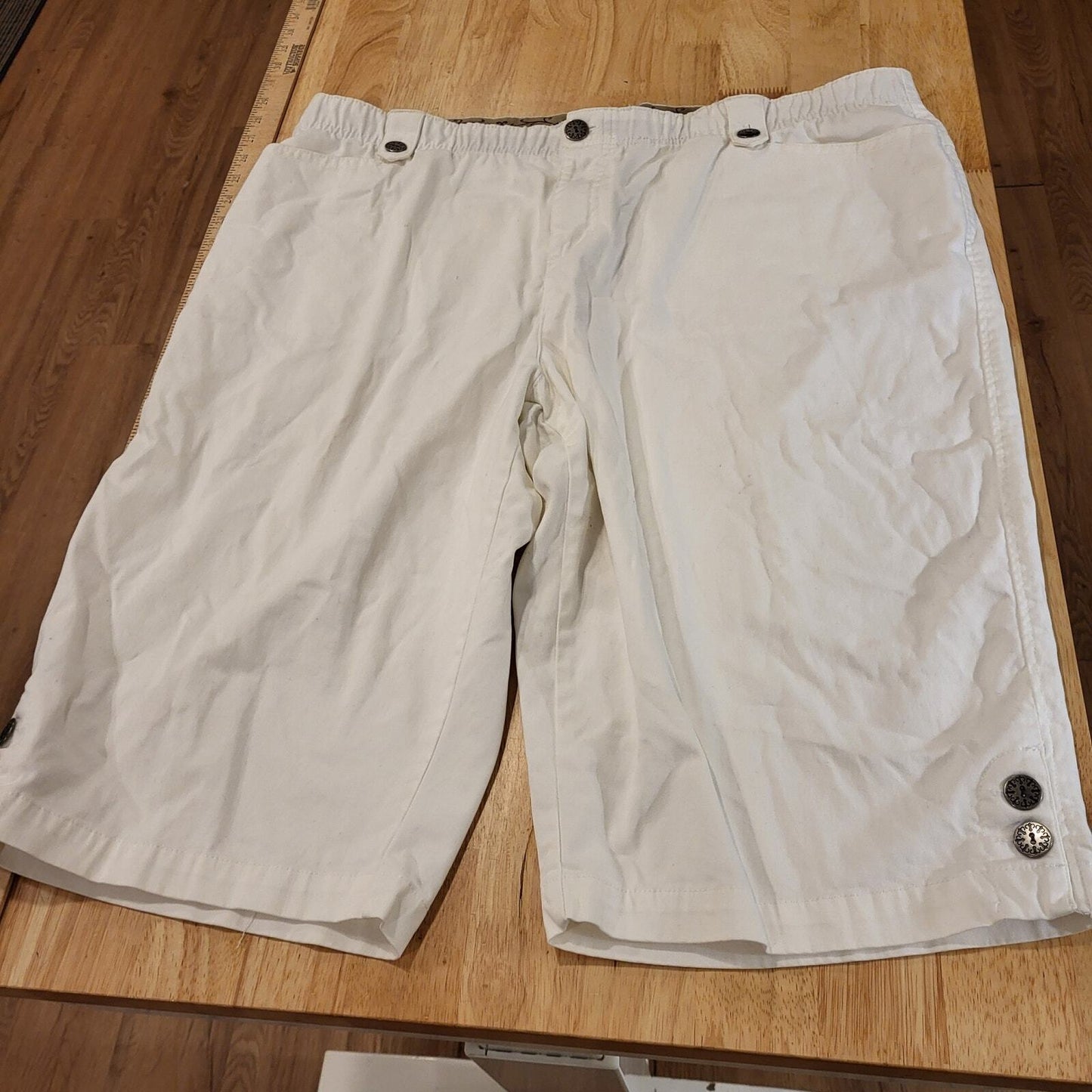 C. J. Banks Comfort Waist 20W White Bermuda Shorts Long 25" Length 40" Waist