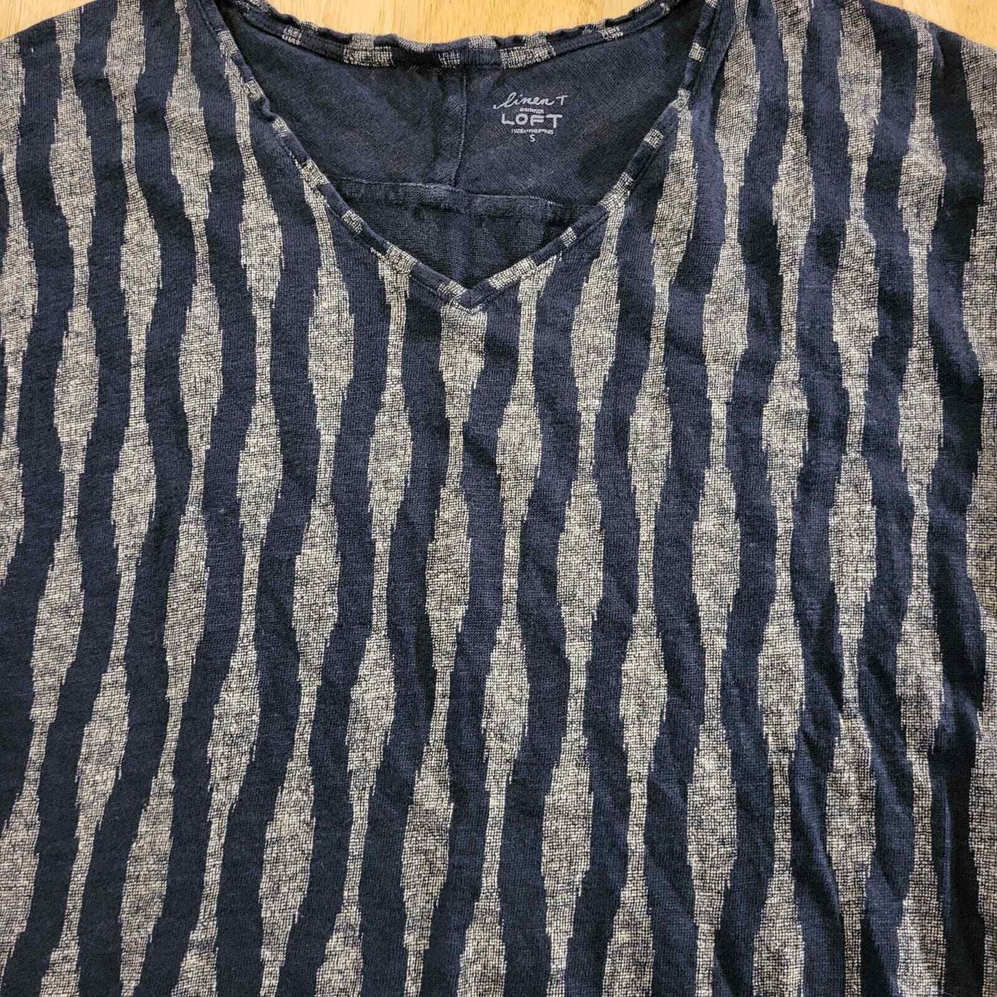 Ann Taylor Linen Tshirt Navy W/ White Detail Sz. SM. 21" p2p