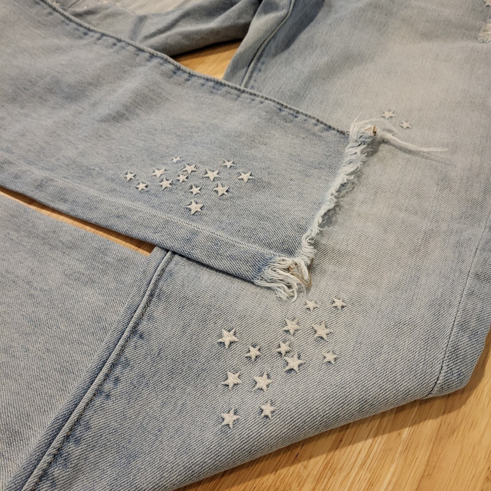 Lucky Brand Star Embroidered Light Wash Distressed Sienna Slim Boyfriend 0/25