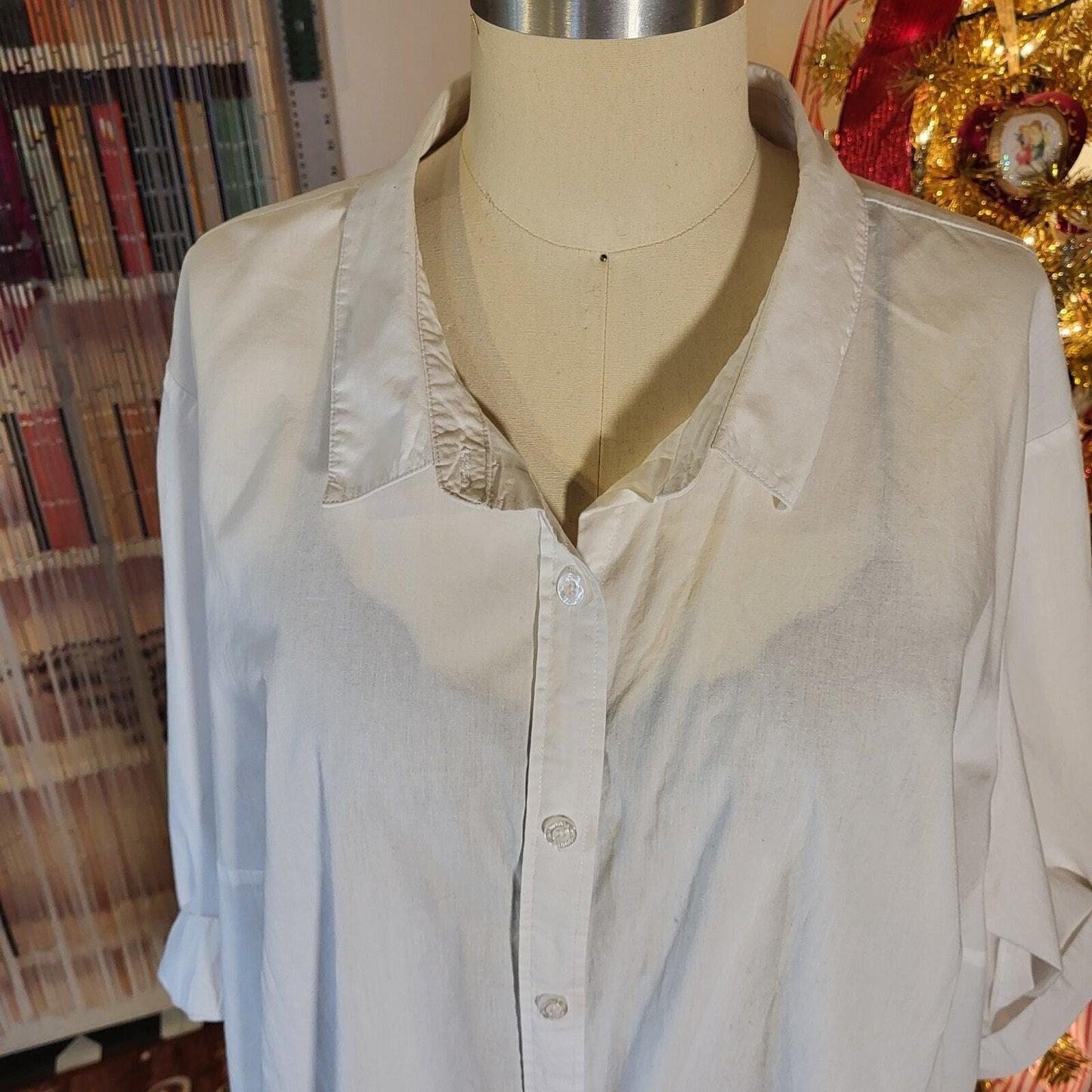 White Cotton Woman Within Flowey Collared Button Down 29" P2P