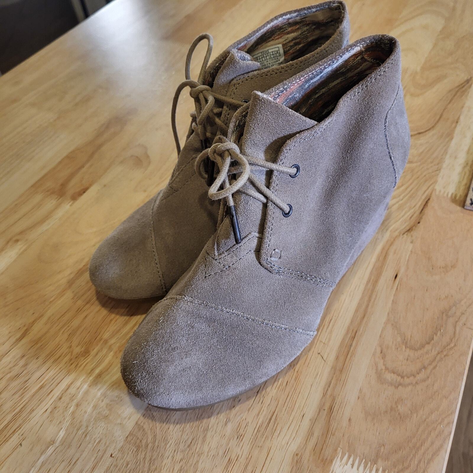 TOMS Gray Suede Leather Wedge Tie 8.5 