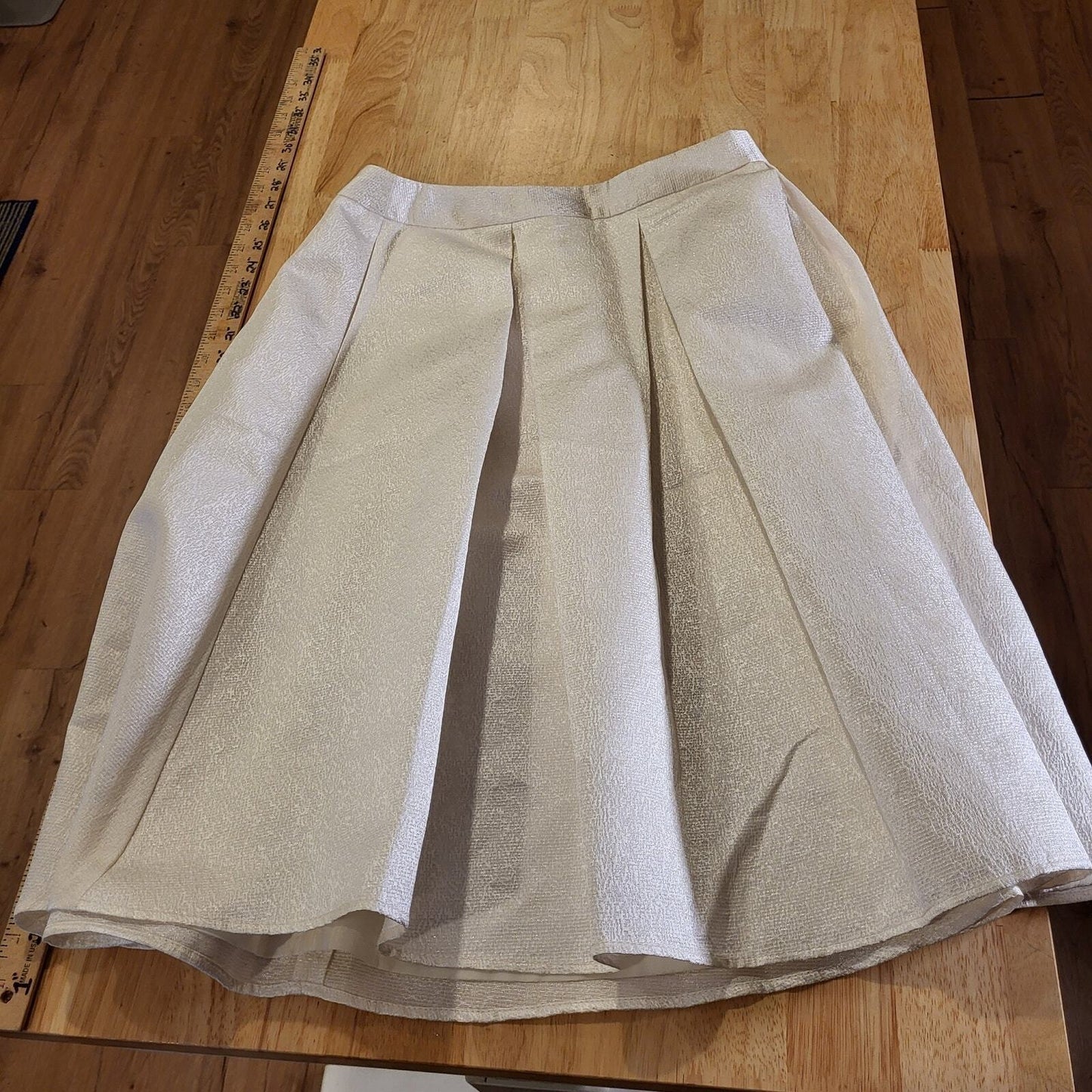 Express size 8 circle skirt White Invisible Zipper Lined 28" Waist 25" Long 