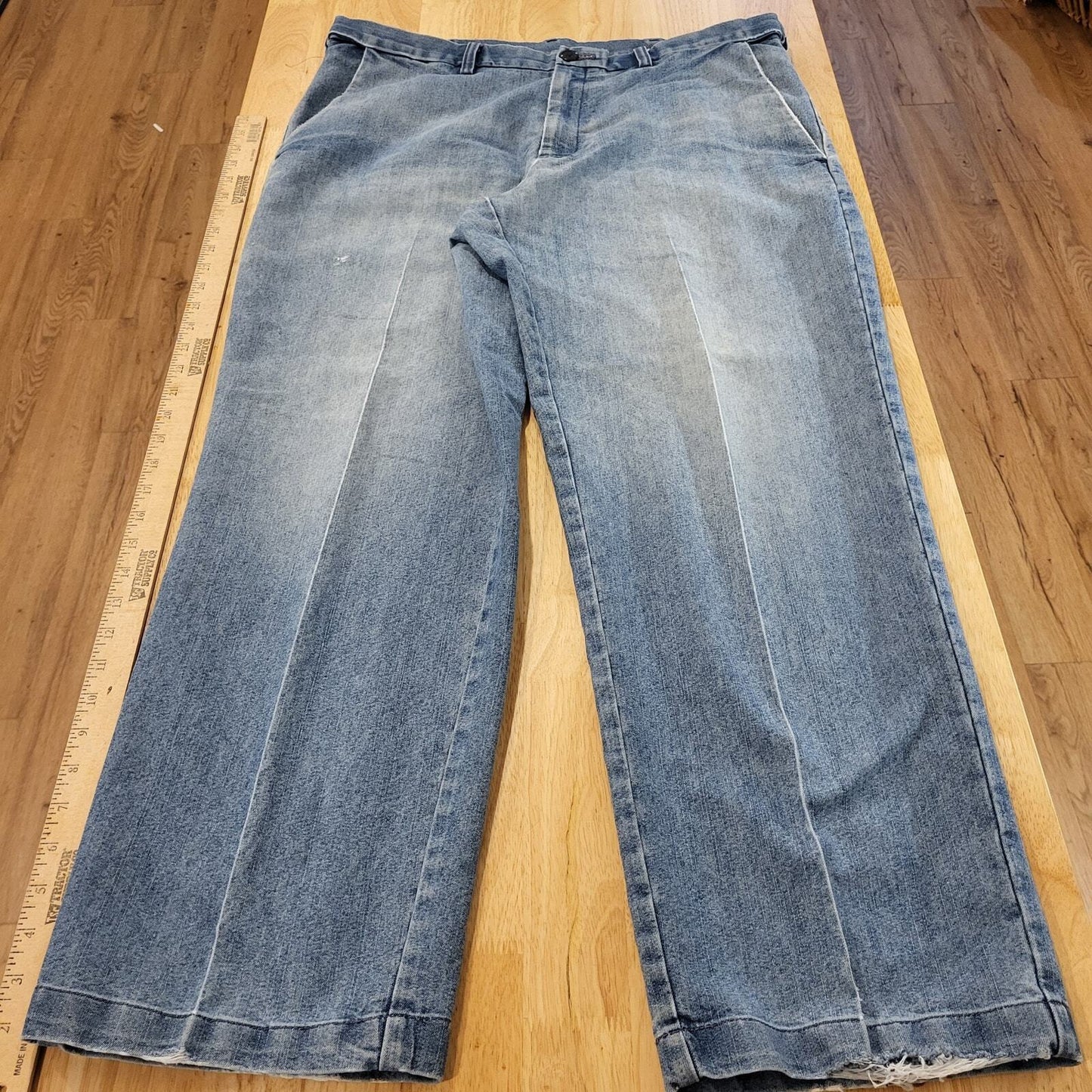 Perfectly Worn Haggar Classic Fit Comfort Waist Jeans 36X30 Cotton Blend