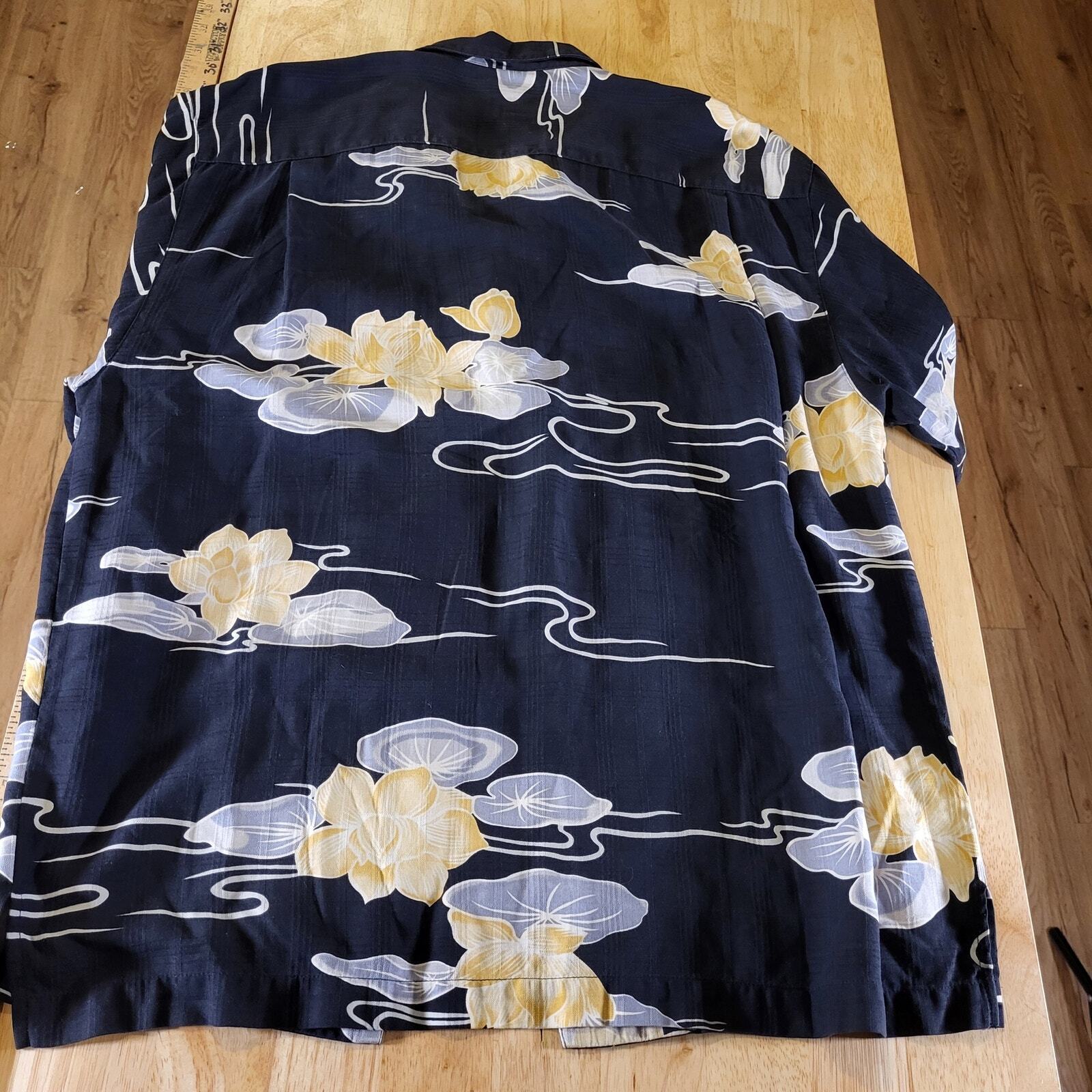Vintage Tommy Bahama Silk Lotus Blue Floral Hawaiian Shirt Medium