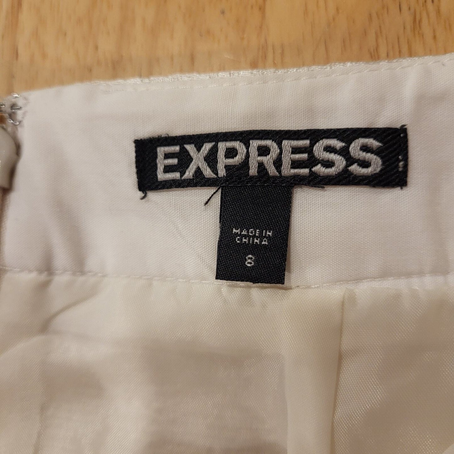 Express size 8 circle skirt White Invisible Zipper Lined 28" Waist 25" Long 