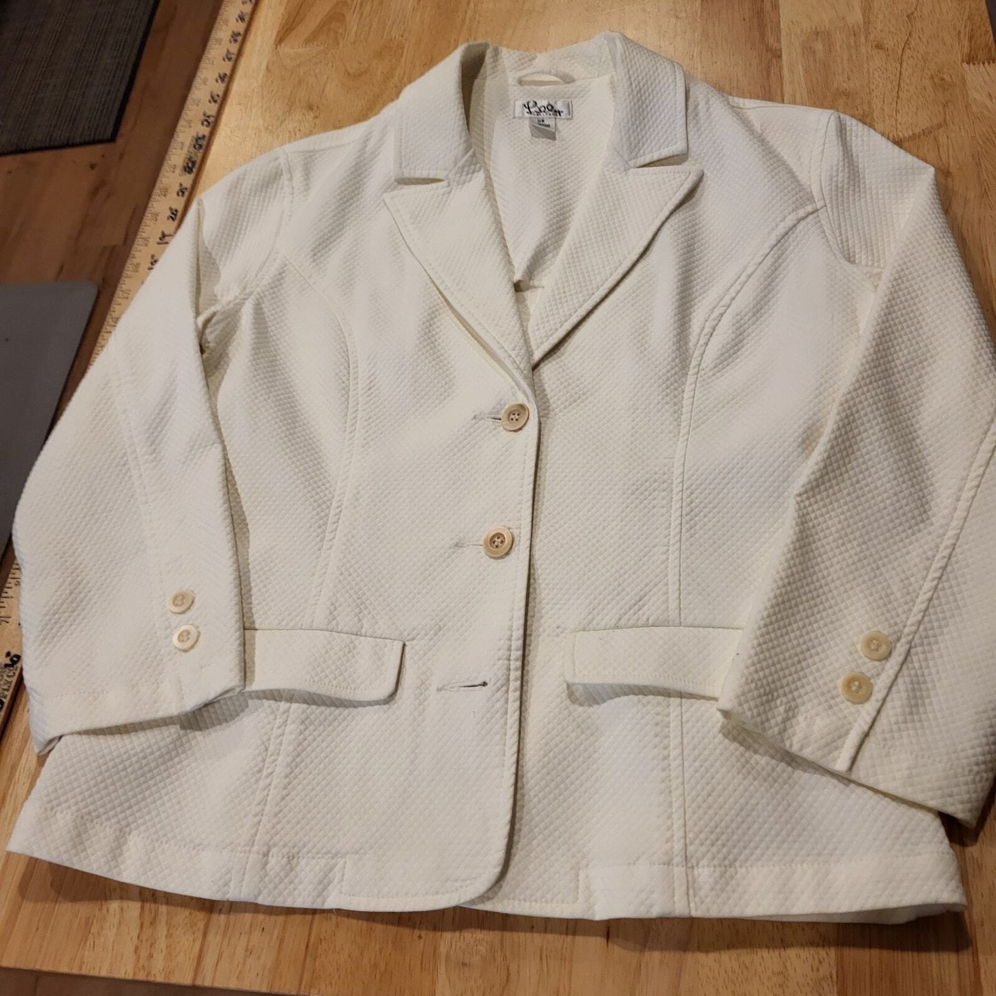 Lilly Pulitzer White Honeycomb Blazer Small 17" Pit to Pit Button Pocket 