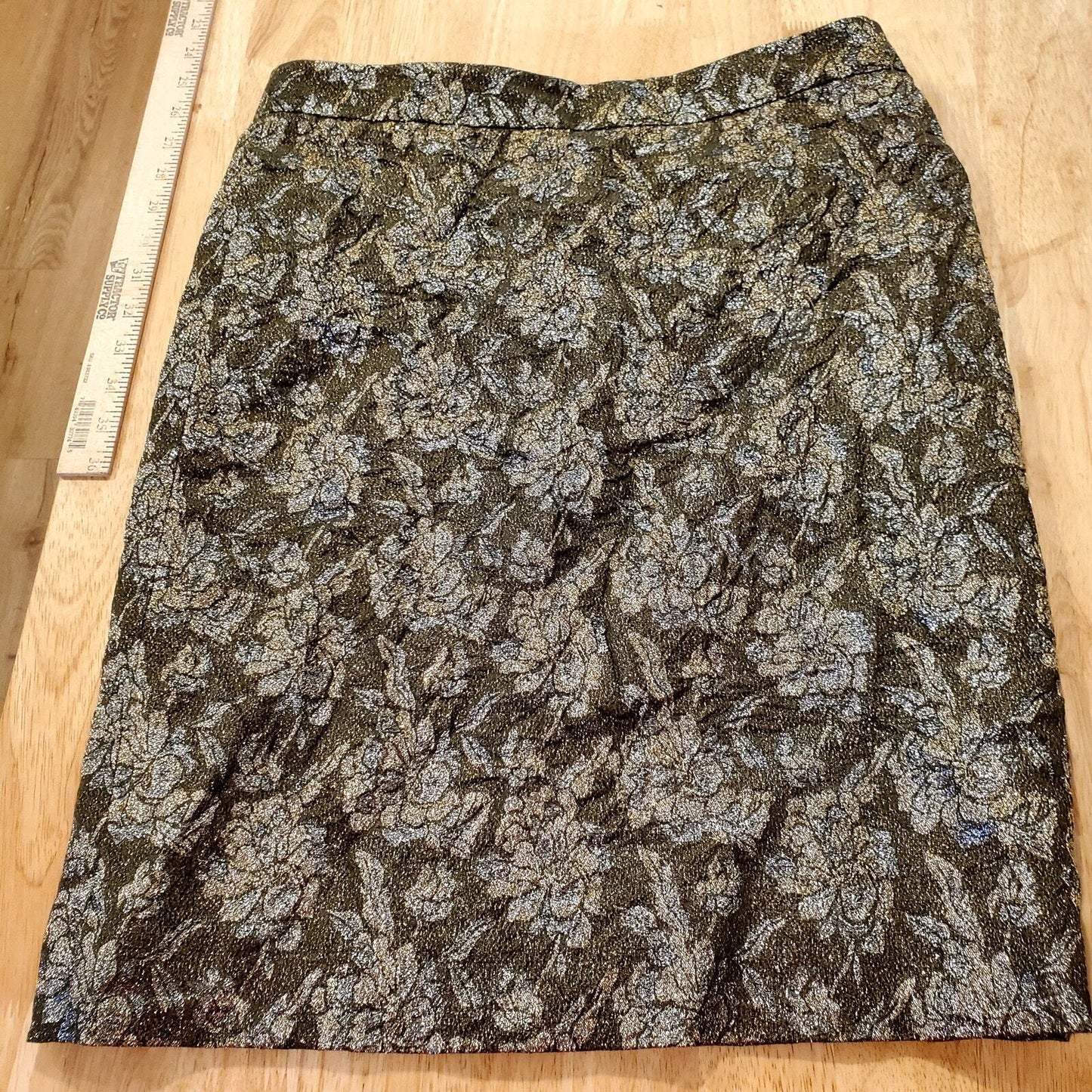 J.Crew Knee Length Pencil Skirt Silk Blend Metallic Black Gold Size 6 Back Slit
