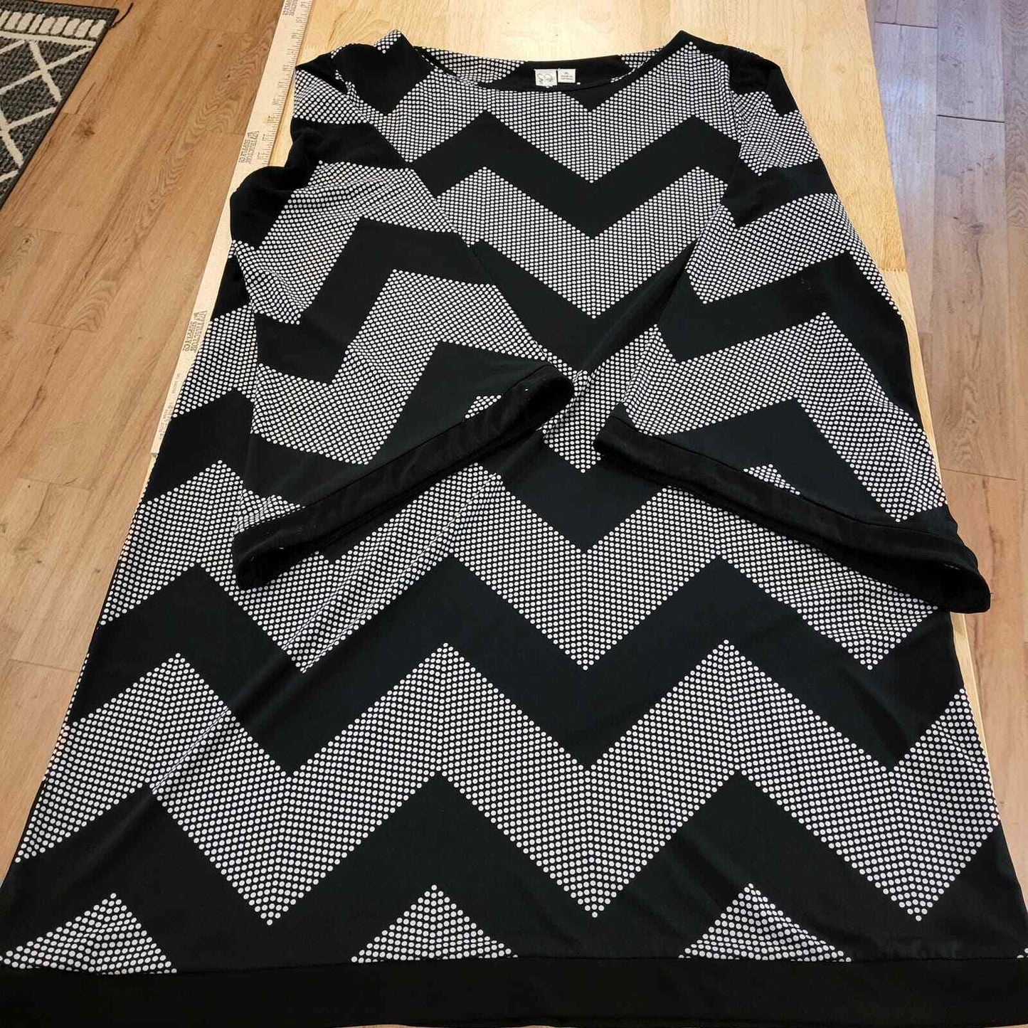 Black & White Chevron Print Wide Sleeve A-line XL