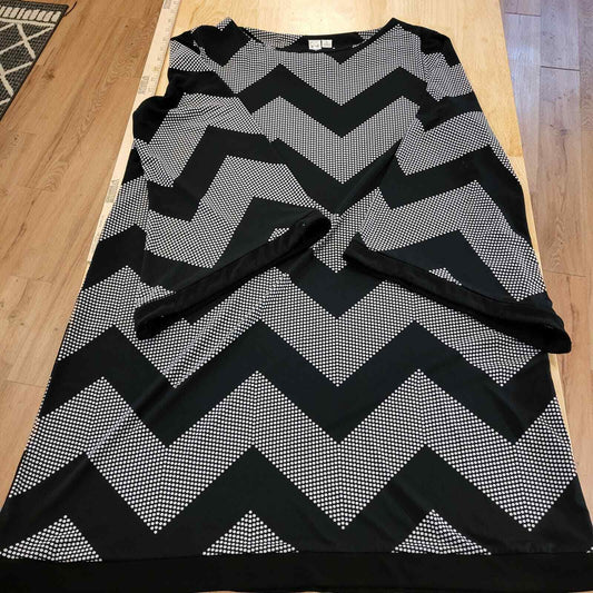 Black & White Chevron Print Wide Sleeve A-line XL