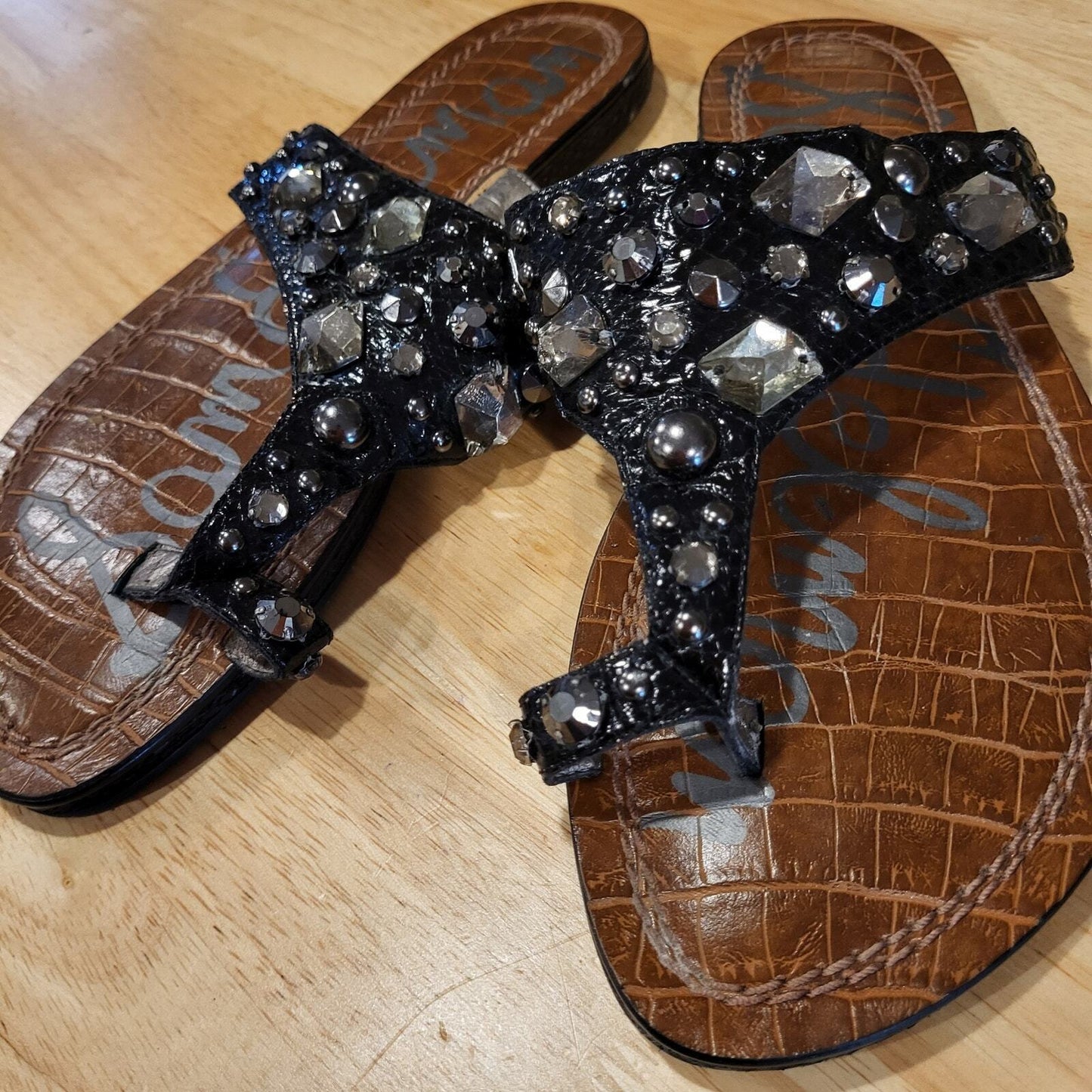 Black Gem Detail Sam Edelman Sandals Around Toe 8.5 M Gently Used