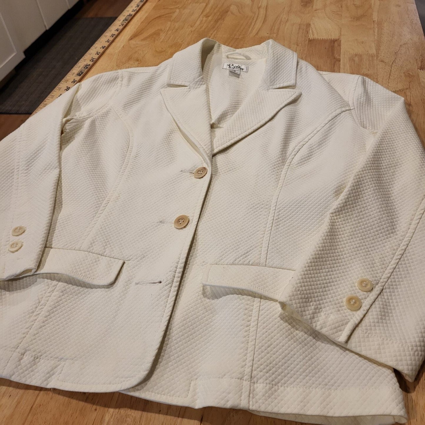 Lilly Pulitzer White Honeycomb Blazer Small 17" Pit to Pit Button Pocket 