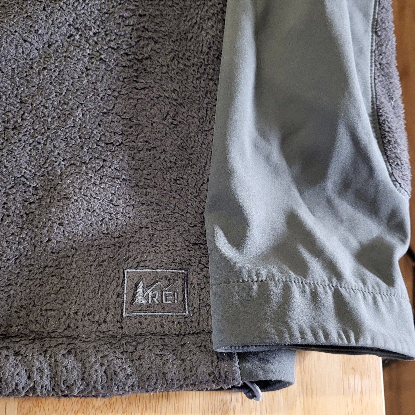 REI Gray Fleece Full Zip Nylon Sleeve Jacket Pockets Medium Toggle 22" P2P 25" L