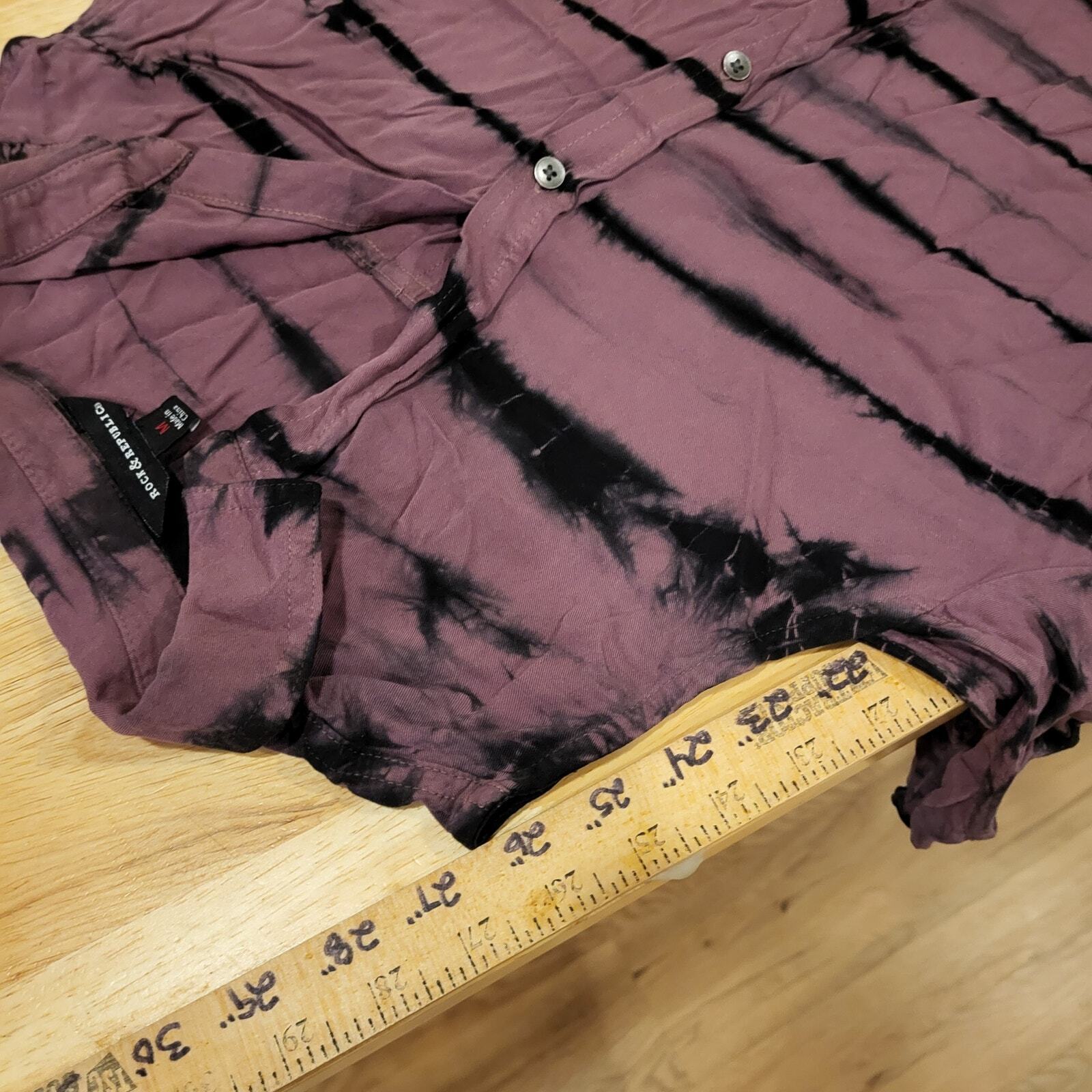 Rock & Republic Cold Shoulder Purple & Black Tie Dye Button Up Medium