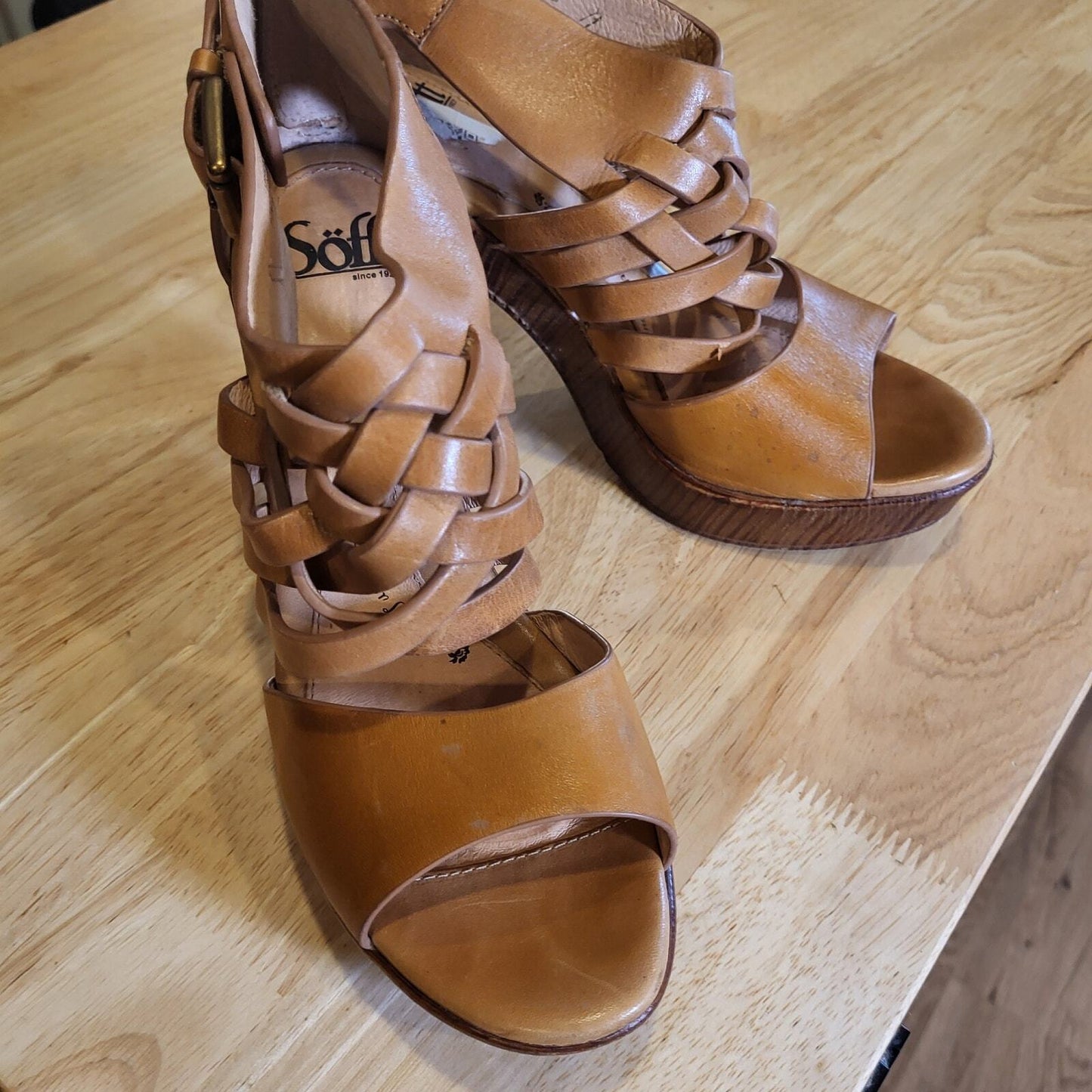 Sofft Beige Strappy Leather Platform Heel 7.5 