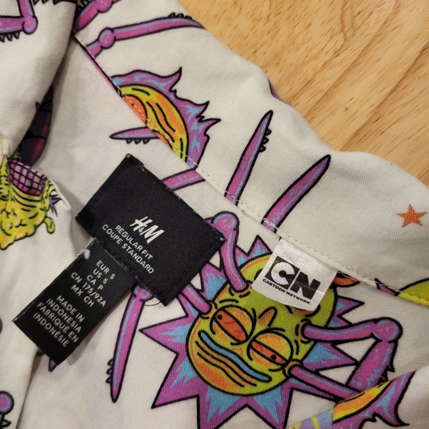 H&M Ricky & Morty White Colorful Rayon Button Down Short Sleeve Small