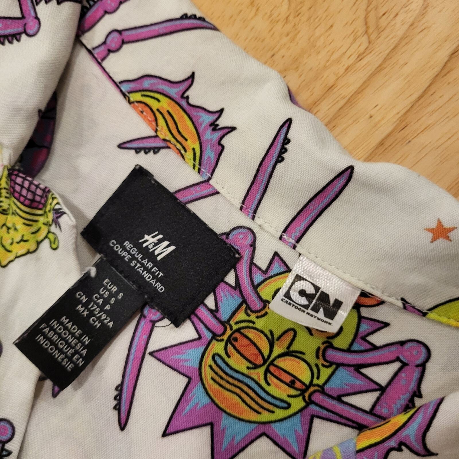 H&M Ricky & Morty White Colorful Rayon Button Down Short Sleeve Small