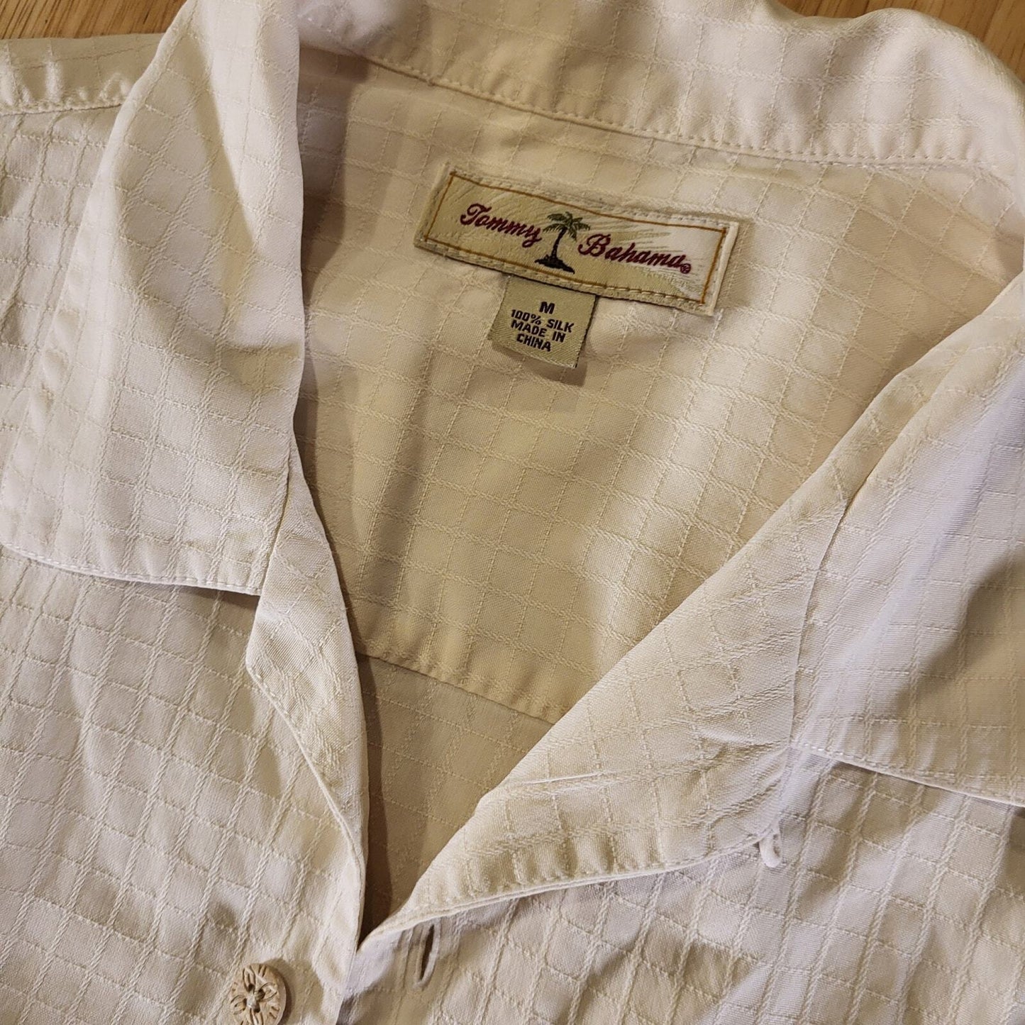 Tommy Bahama Beige Waffle Weave Short Sleeve 100% Silk Button Down Medium