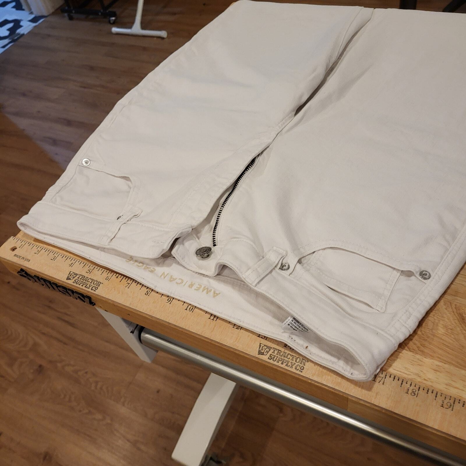 White American Eagle Outfitters Stretch Straight Leg Jeans 12 Regular