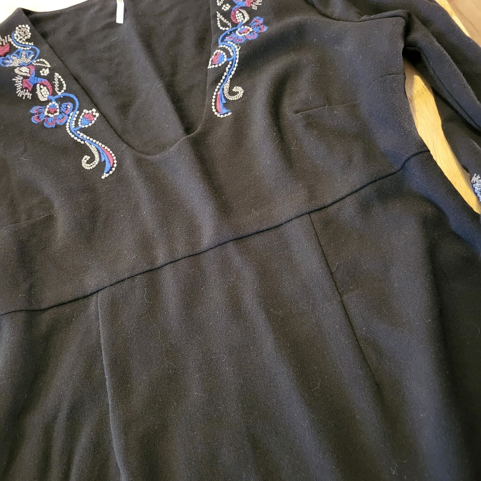 Free People Black Embroidered Knit Scoop Neck Mini Dress Long Sleeve Zip size 6