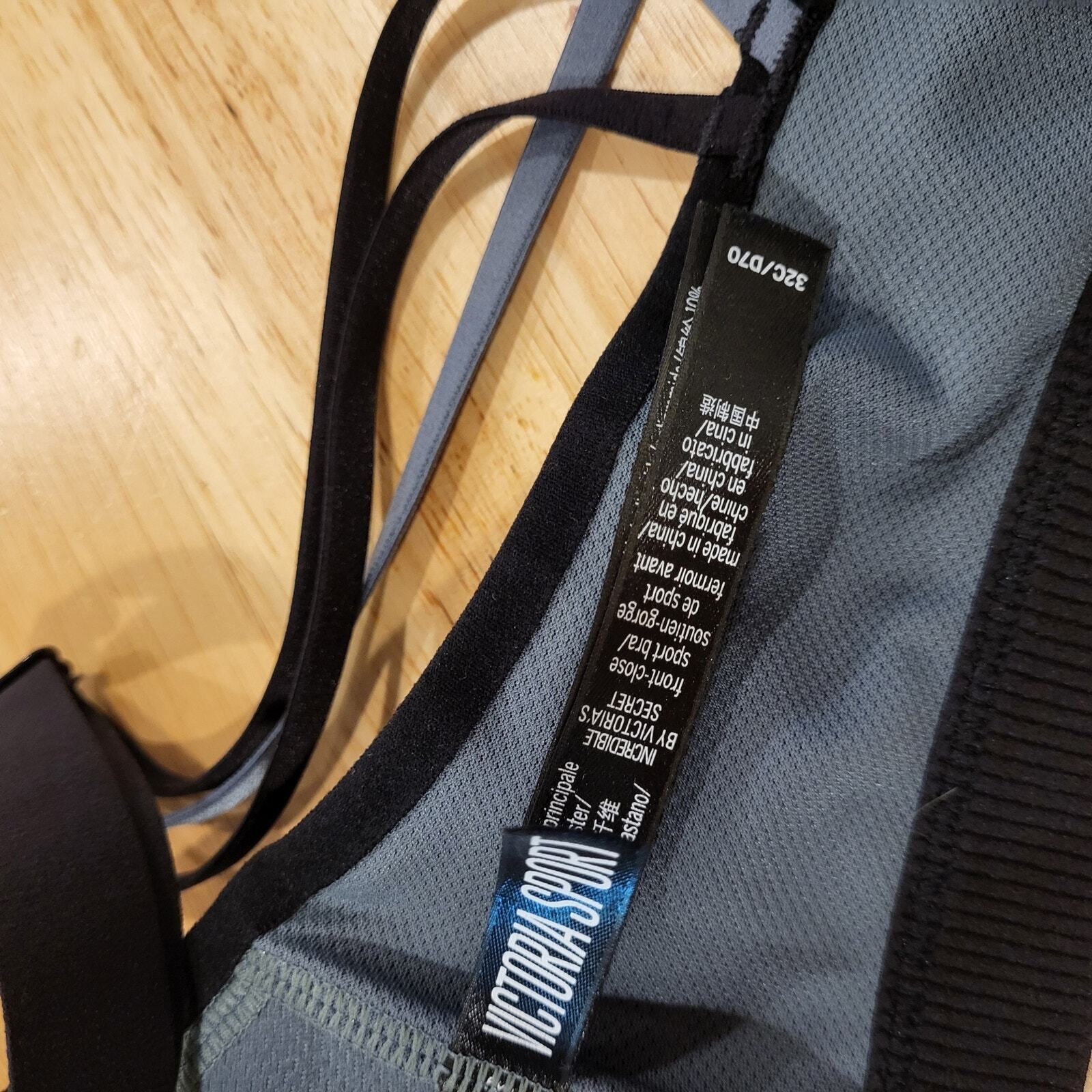 Victoria Sport 32C Blue Strappy Zip Front Bra 