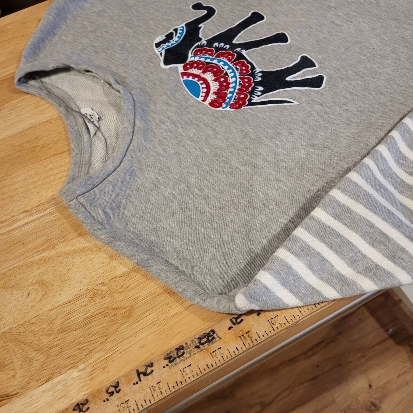 Crown & Ivy Elephant Gray Pullover Sweatshirt Medium 21" P2P 