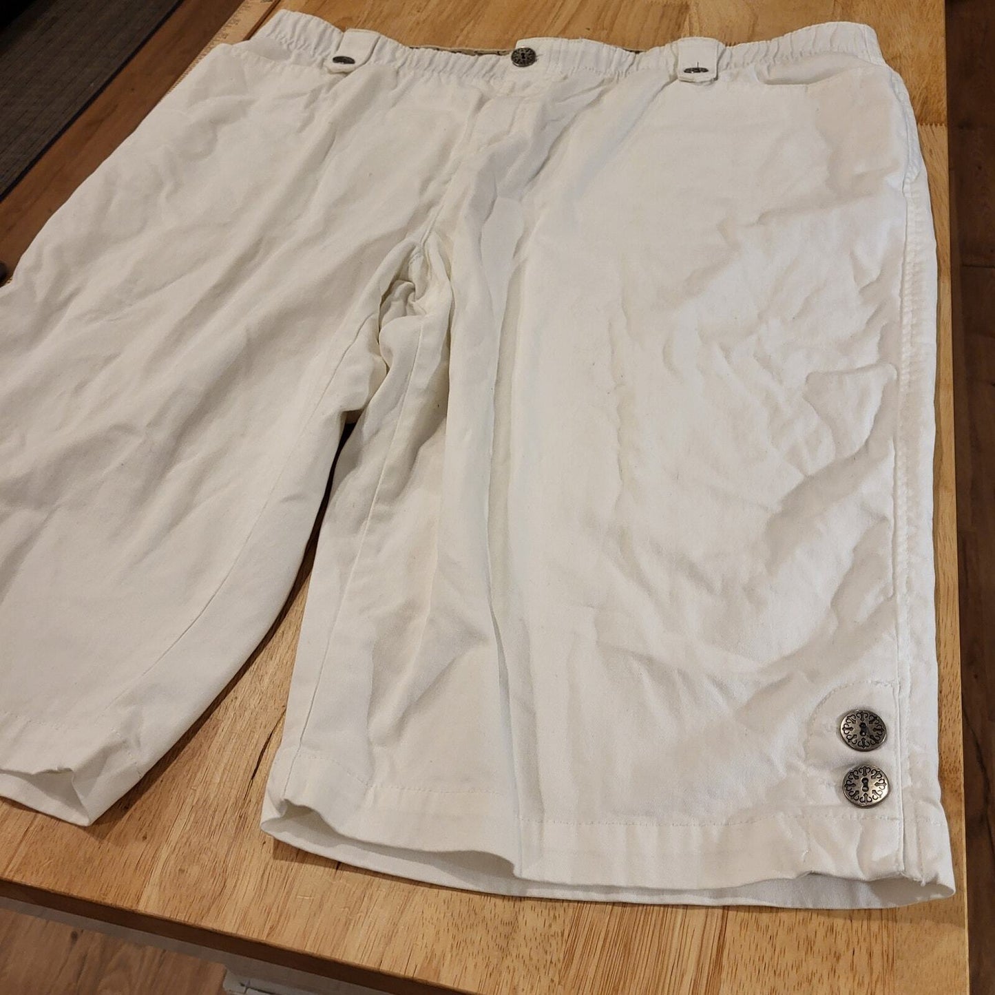 C. J. Banks Comfort Waist 20W White Bermuda Shorts Long 25" Length 40" Waist