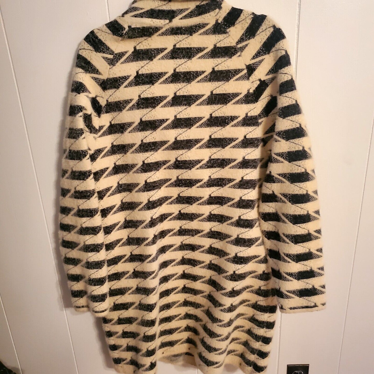 Cliche Black and Cream Houndstooth Button Front Mid Collar Wool Blend Cardigan