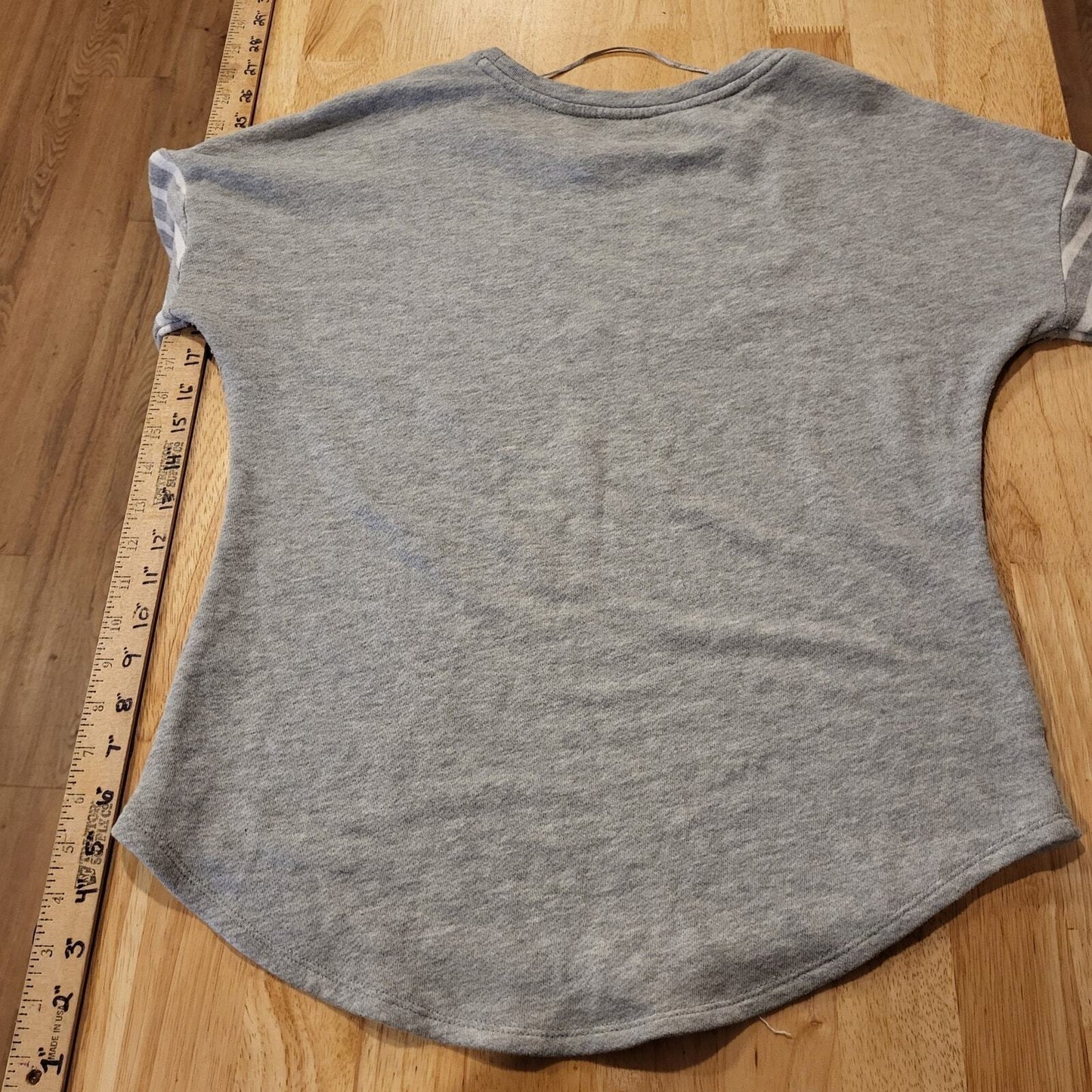 Crown & Ivy Elephant Gray Pullover Sweatshirt Medium 21" P2P 