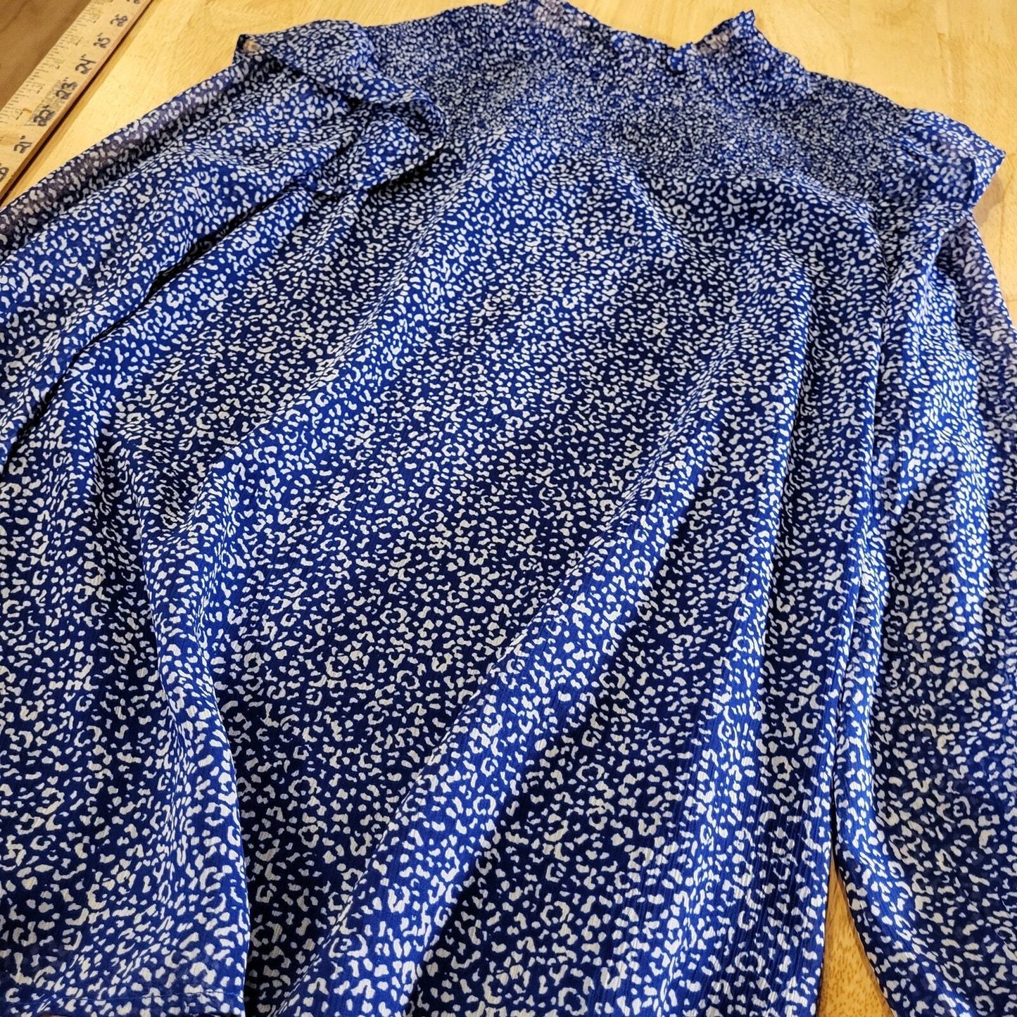 Banana Republic Blue Peasant Blouse Mock Neck Ruffle Sleeve Yoke Rayon XS Floral