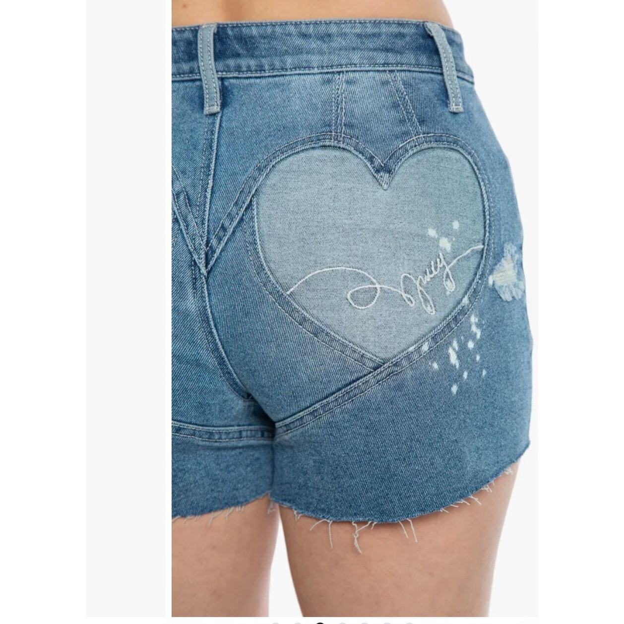 Juicy Couture Two of Hearts Medium Wash 30 Cutoff Jean Shorts zip 